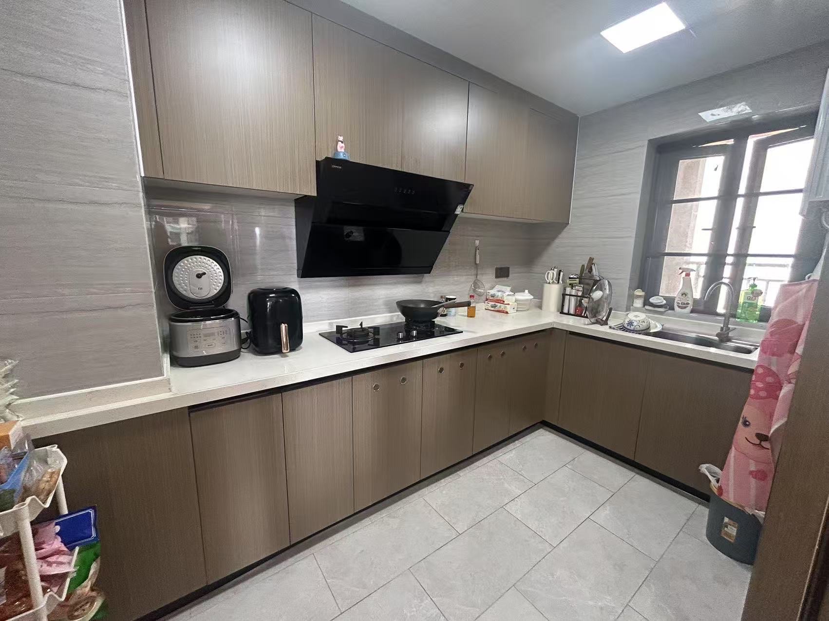 海航豪庭南苑 2室2厅1卫 205.0万 海航豪庭南苑 2室2厅1卫 205.0万客厅