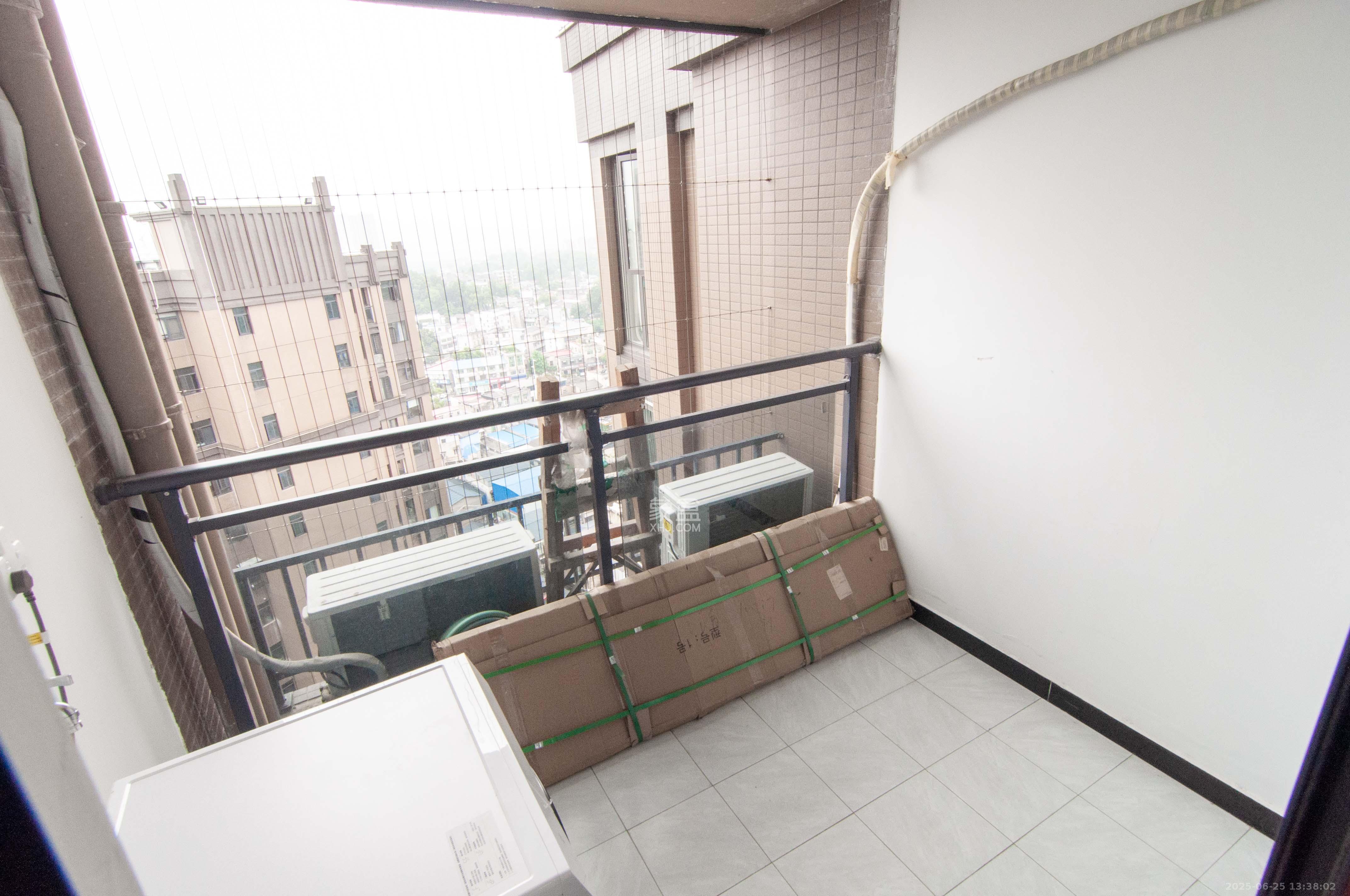 中央美郡  4室2厅2卫   160.00万其他