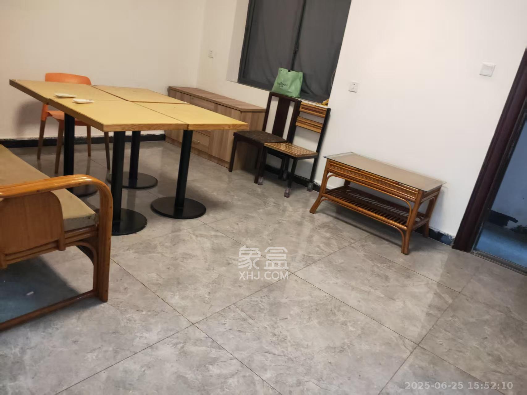 环城堤综合楼(产权如意街综合楼) 2室2厅1卫 2000.0元/月 环城堤综合楼(产权如意街综合楼) 2室2厅1卫 2000.0元/月室内图