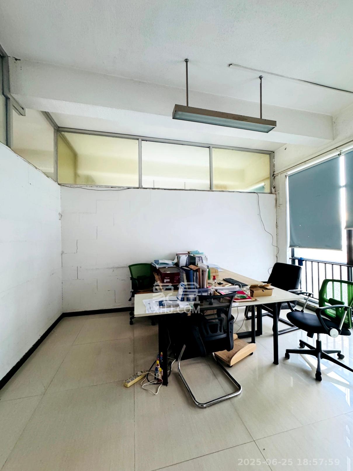 国际企业中心   814.75㎡      20400.0元/月室内图