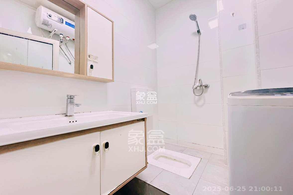 裕天国际商汇中心  1室0厅1卫    1600.0元/月 裕天国际商汇中心  1室0厅1卫    1600.0元/月室内图