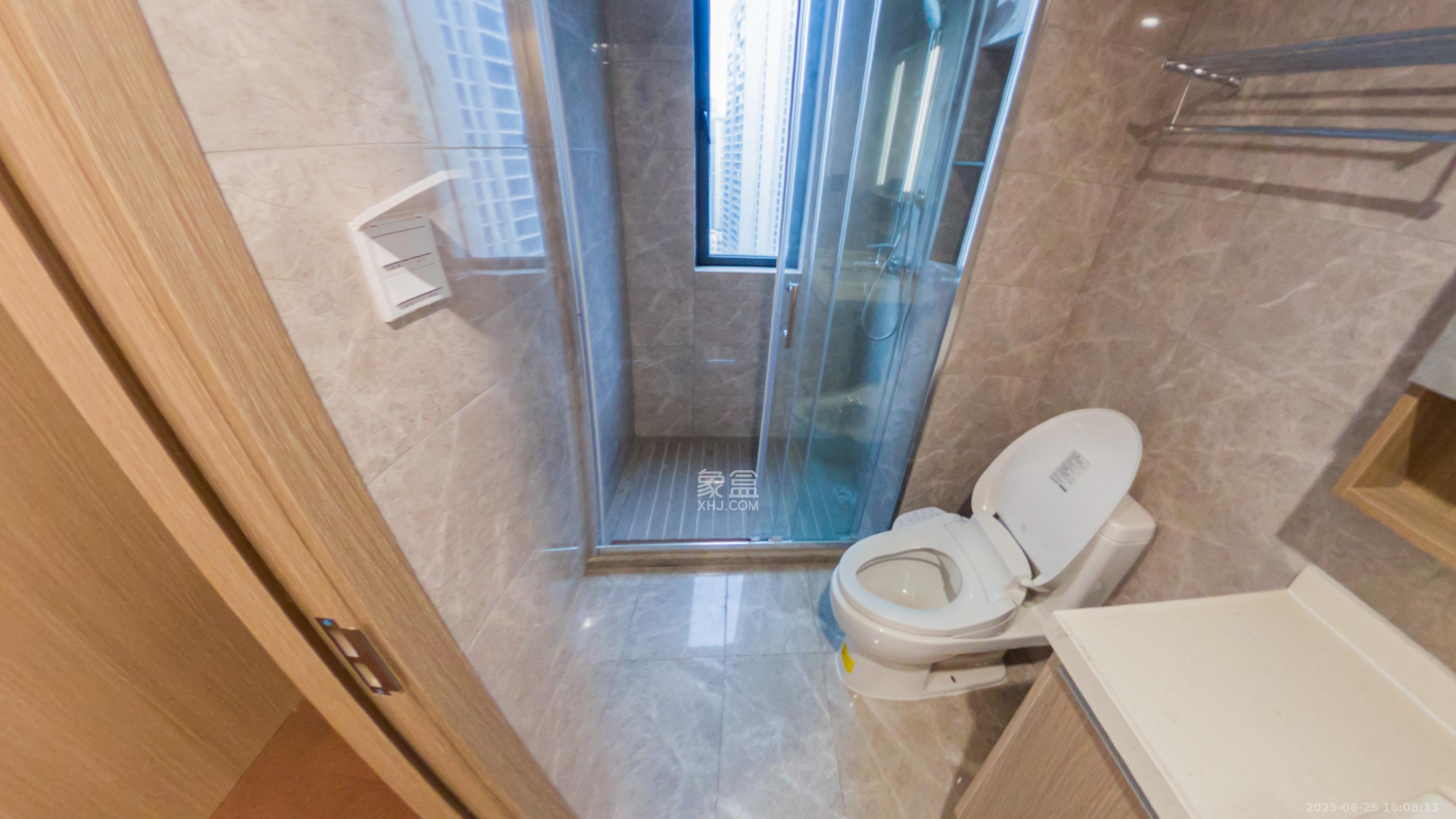 旭辉雨花郡 4室2厅2卫 198.0万 旭辉雨花郡 4室2厅2卫 198.0万卫生间