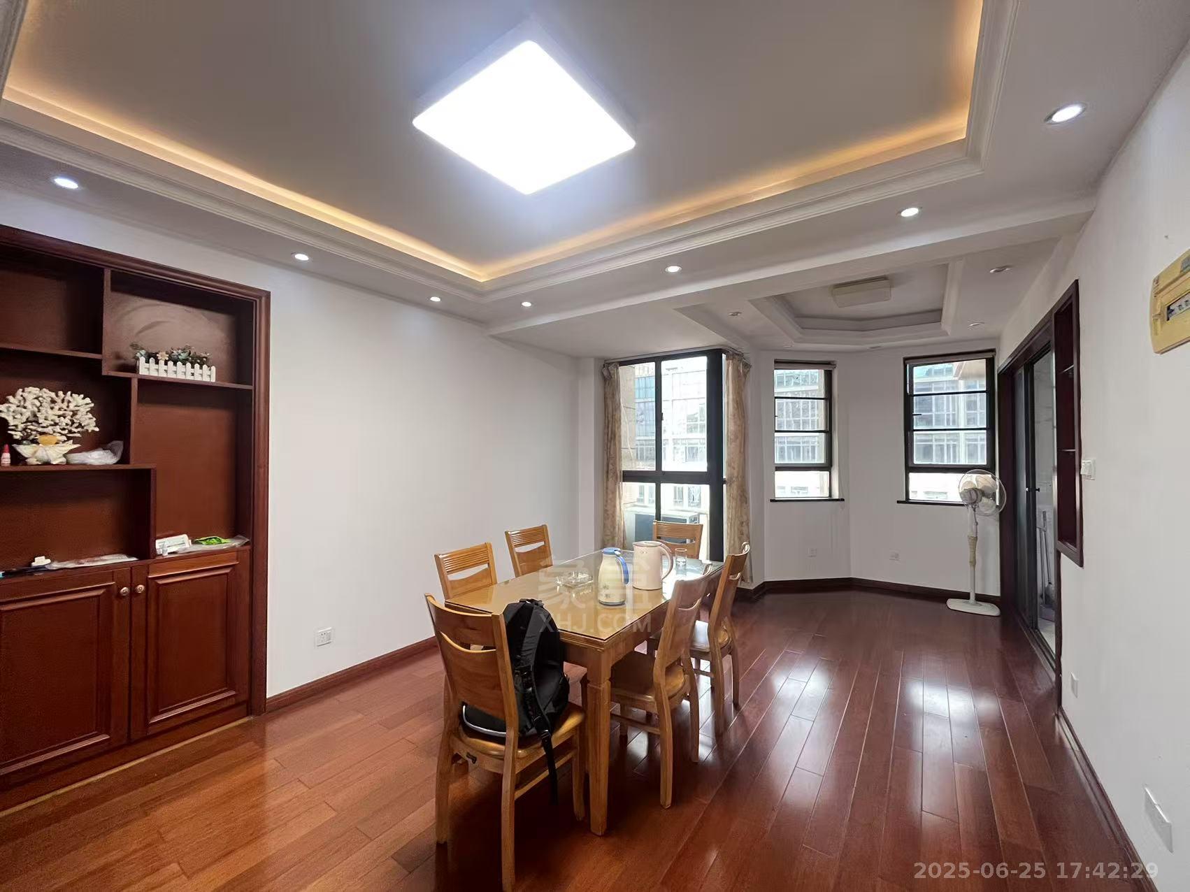 中欧昆仑首府 3室2厅2卫 2000.0元/月 中欧昆仑首府 3室2厅2卫 2000.0元/月室内图