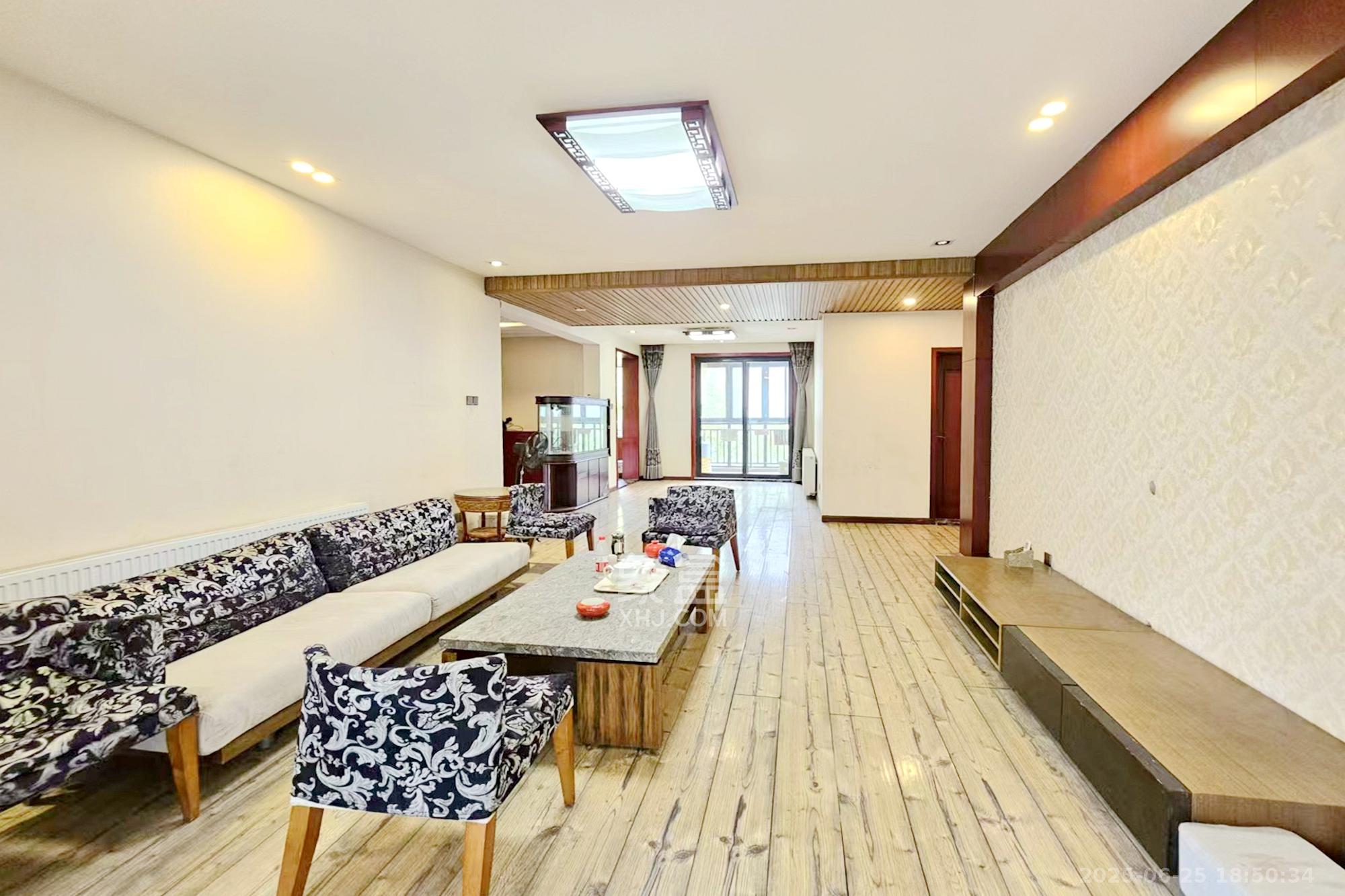 绿城桂花城  4室2厅2卫    190.0万 绿城桂花城  4室2厅2卫    190.0万客厅