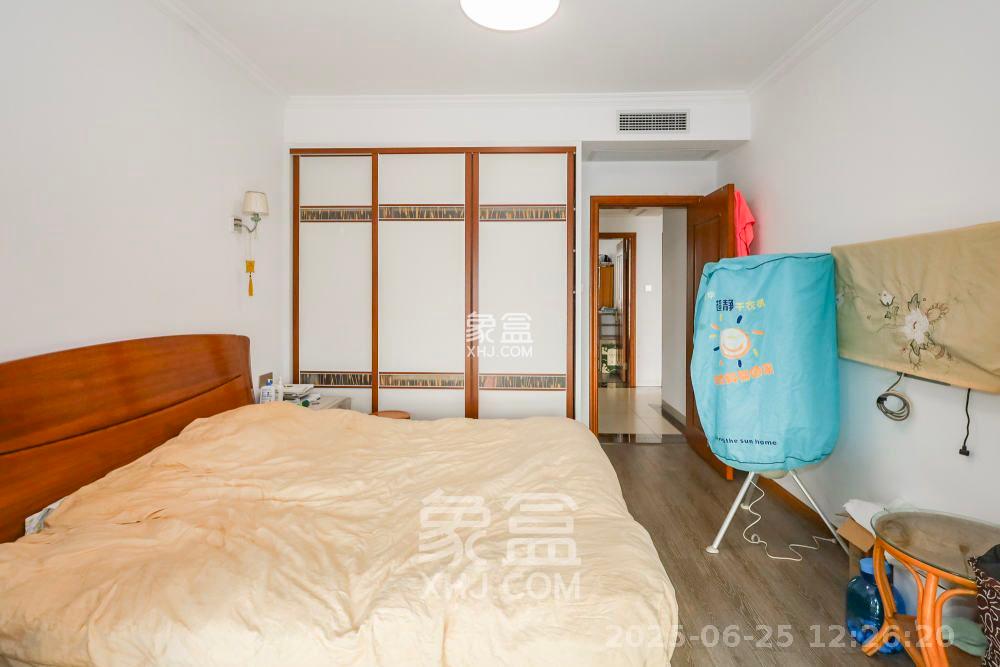 八方小区B区  3室2厅2卫   5800.00元/月室内图