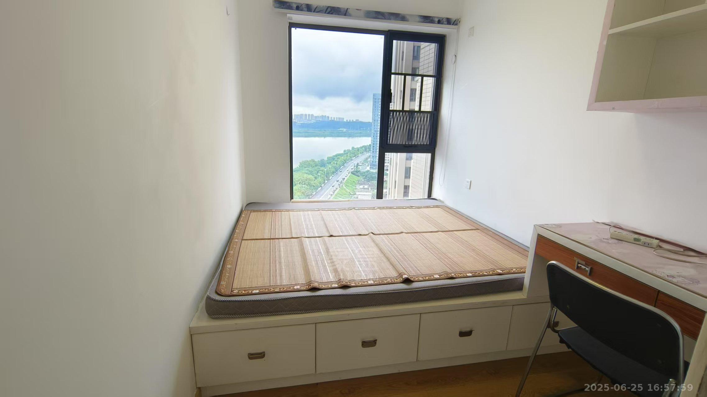 中泰财富湘江 2室2厅1卫 2100.0元/月 中泰财富湘江 2室2厅1卫 2100.0元/月室内图