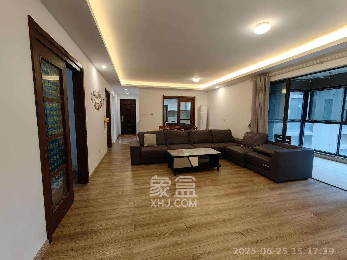 汇金城/嘉华城(二期、三期) 4室2厅2卫 3500.0元/月 汇金城/嘉华城(二期、三期) 4室2厅2卫 3500.0元/月室内图