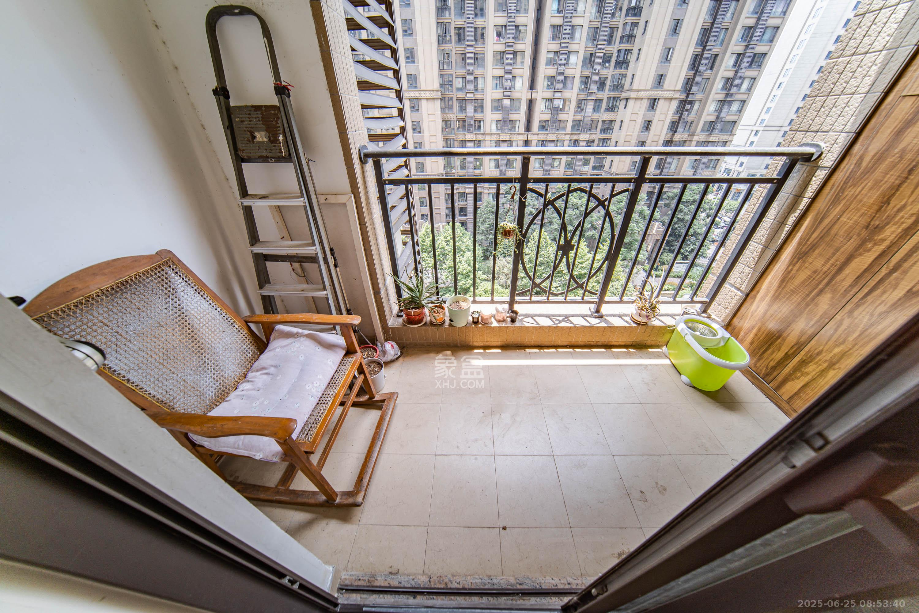 中海国际一期 3室2厅2卫 1800.0元/月 中海国际一期 3室2厅2卫 1800.0元/月室内图