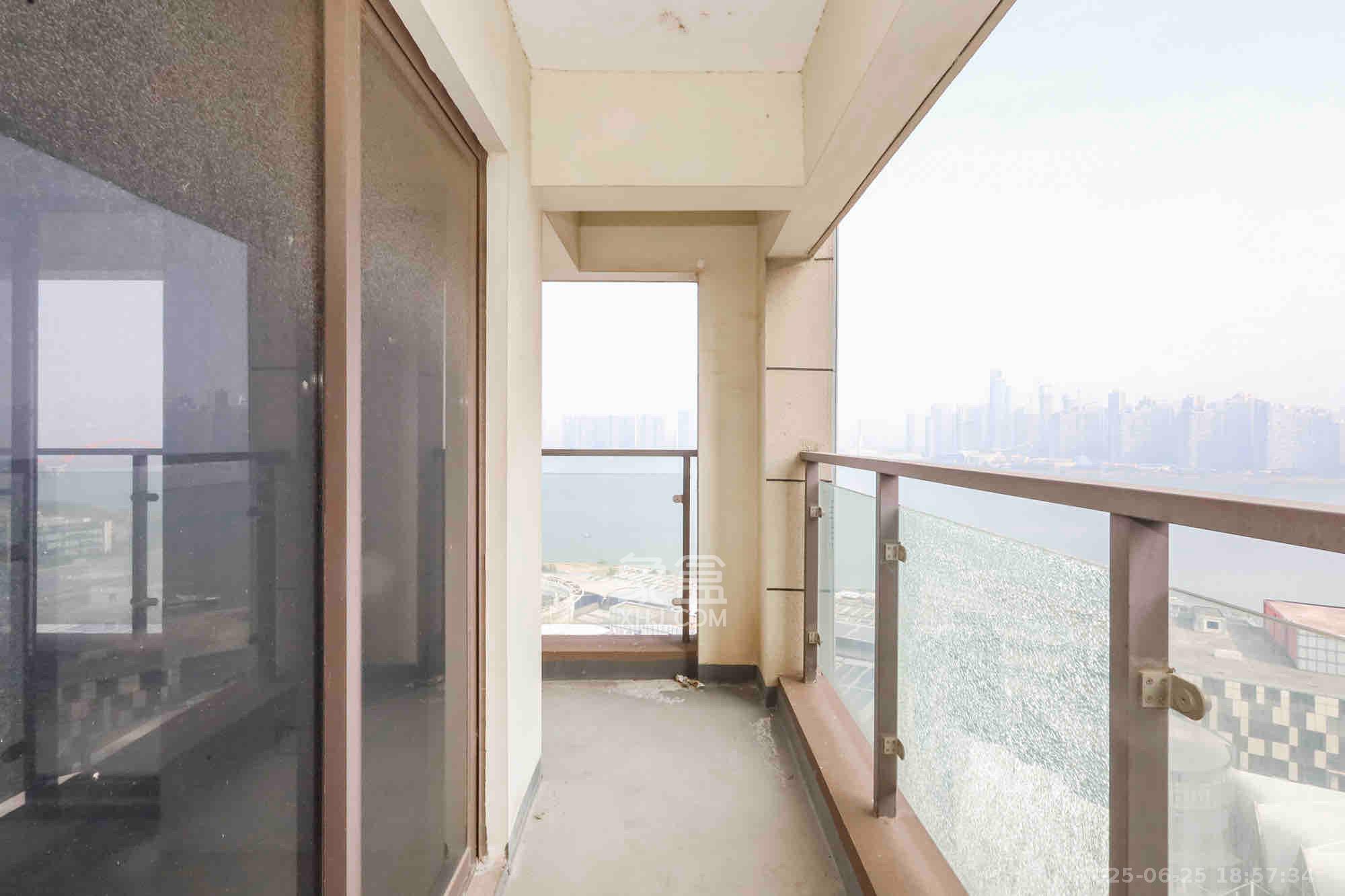 南山雍江汇(滨江国际新城) 4室2厅2卫 4500.0元/月 南山雍江汇(滨江国际新城) 4室2厅2卫 4500.0元/月室内图