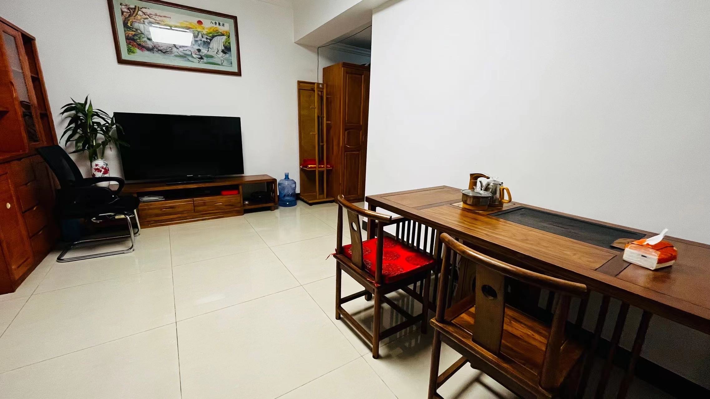 凤翔大厦 3室1厅1卫 2200.0元/月 凤翔大厦 3室1厅1卫 2200.0元/月室内图