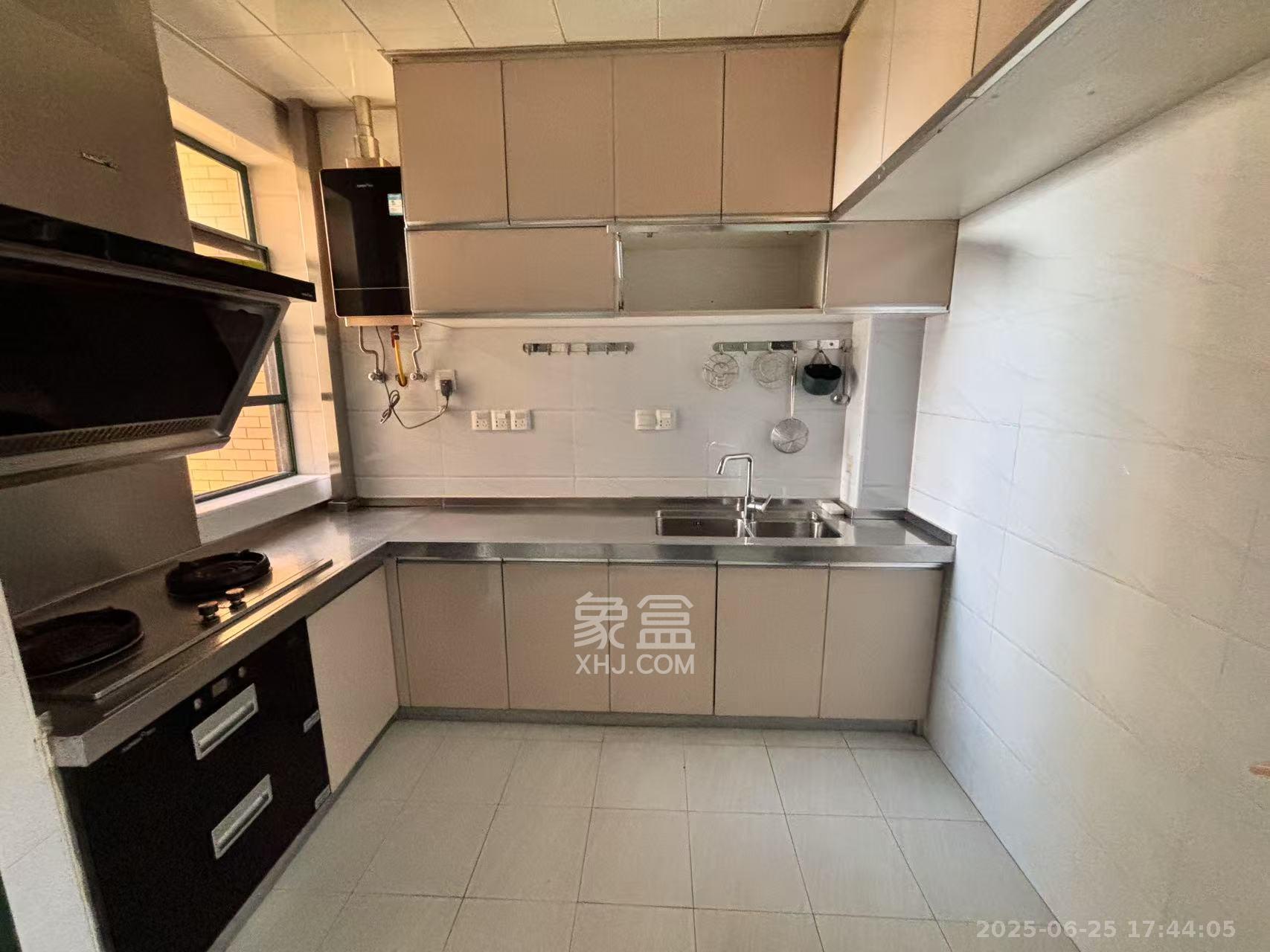 颐兴家园  3室2厅2卫    2400.0元/月室内图