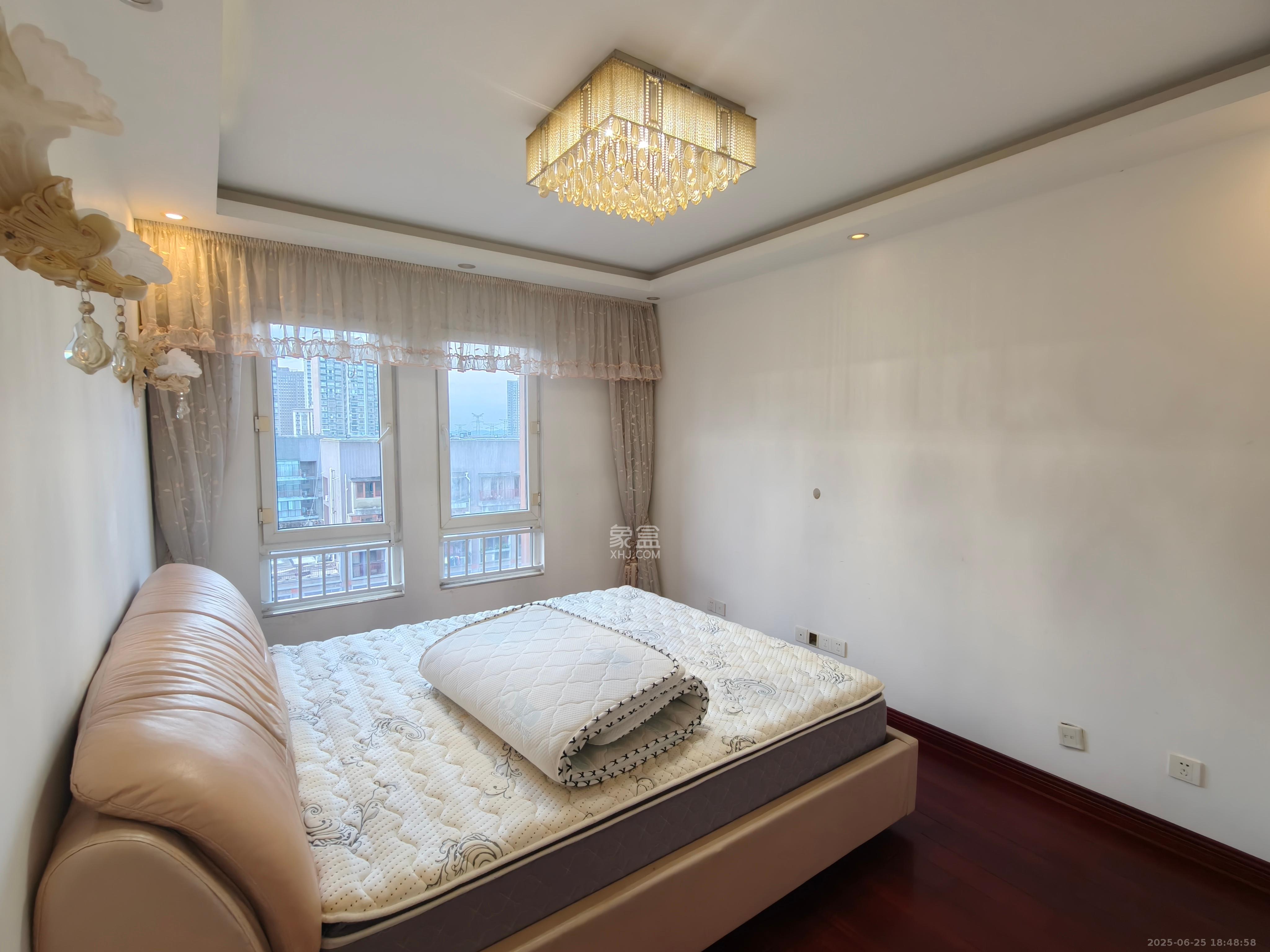 万国城(当代满庭春MOMA)一期 3室2厅2卫 3500.0元/月 万国城(当代满庭春MOMA)一期 3室2厅2卫 3500.0元/月室内图