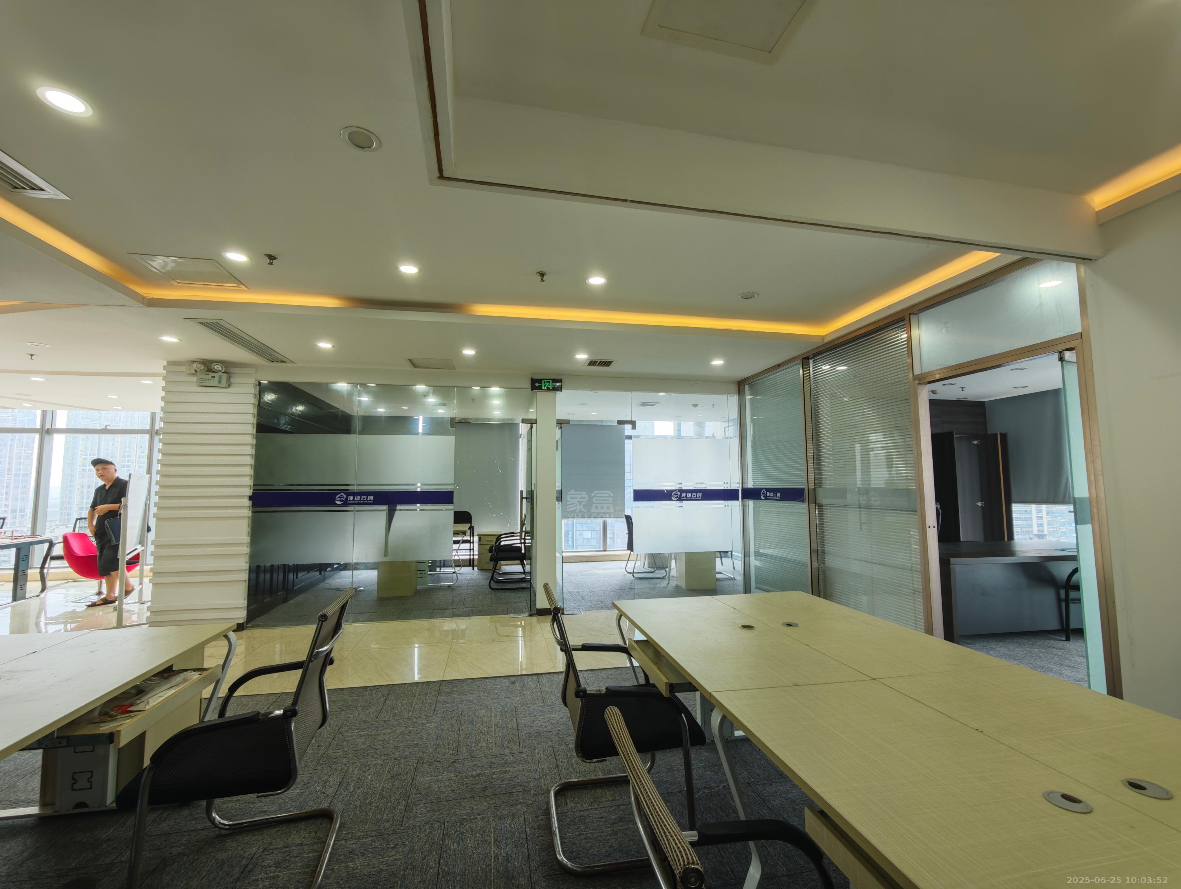 大汉希尔顿 1室1厅1卫 13800.0元/月 大汉希尔顿 1室1厅1卫 13800.0元/月室内图