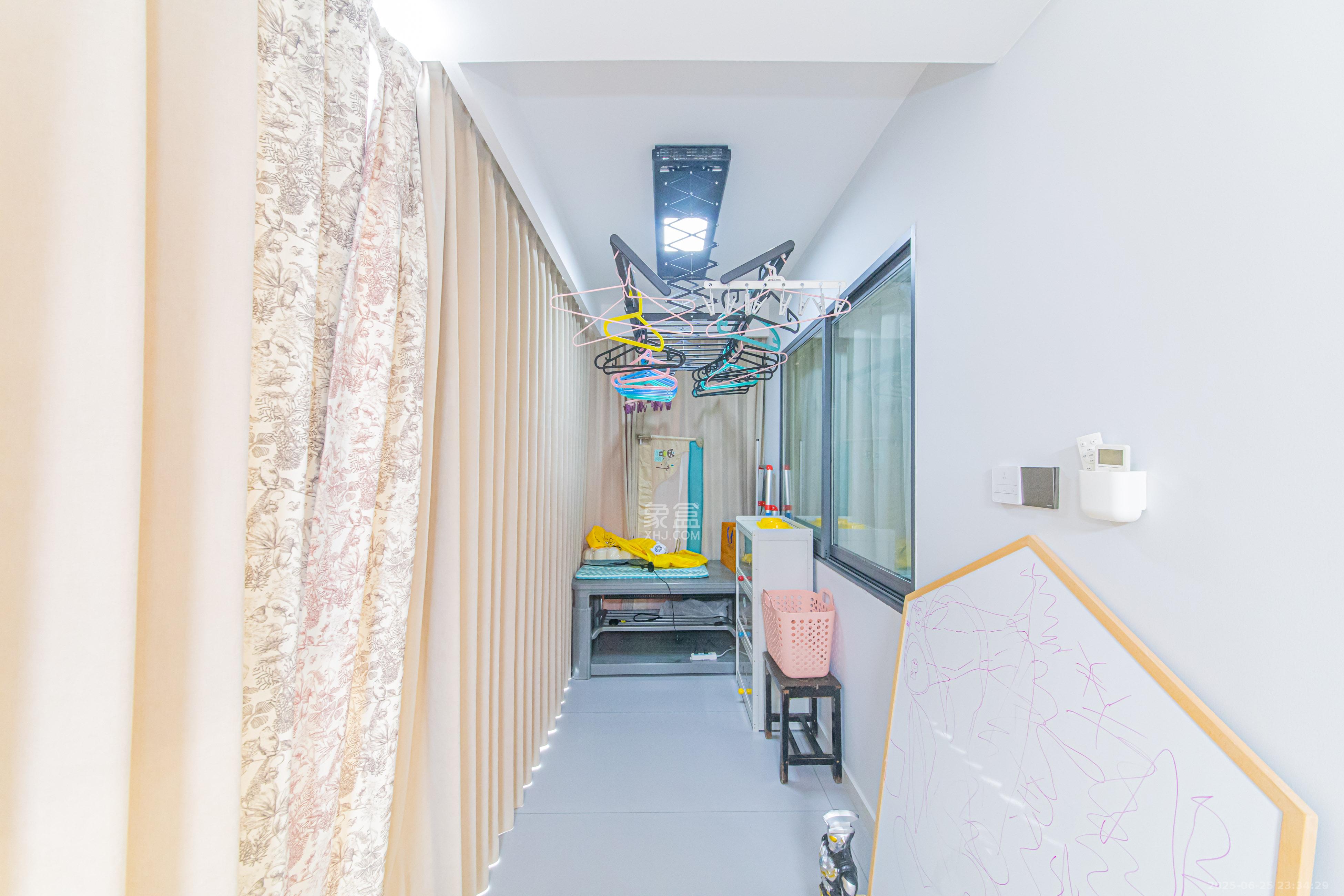九峰远见  4室2厅2卫   230.00万阳台