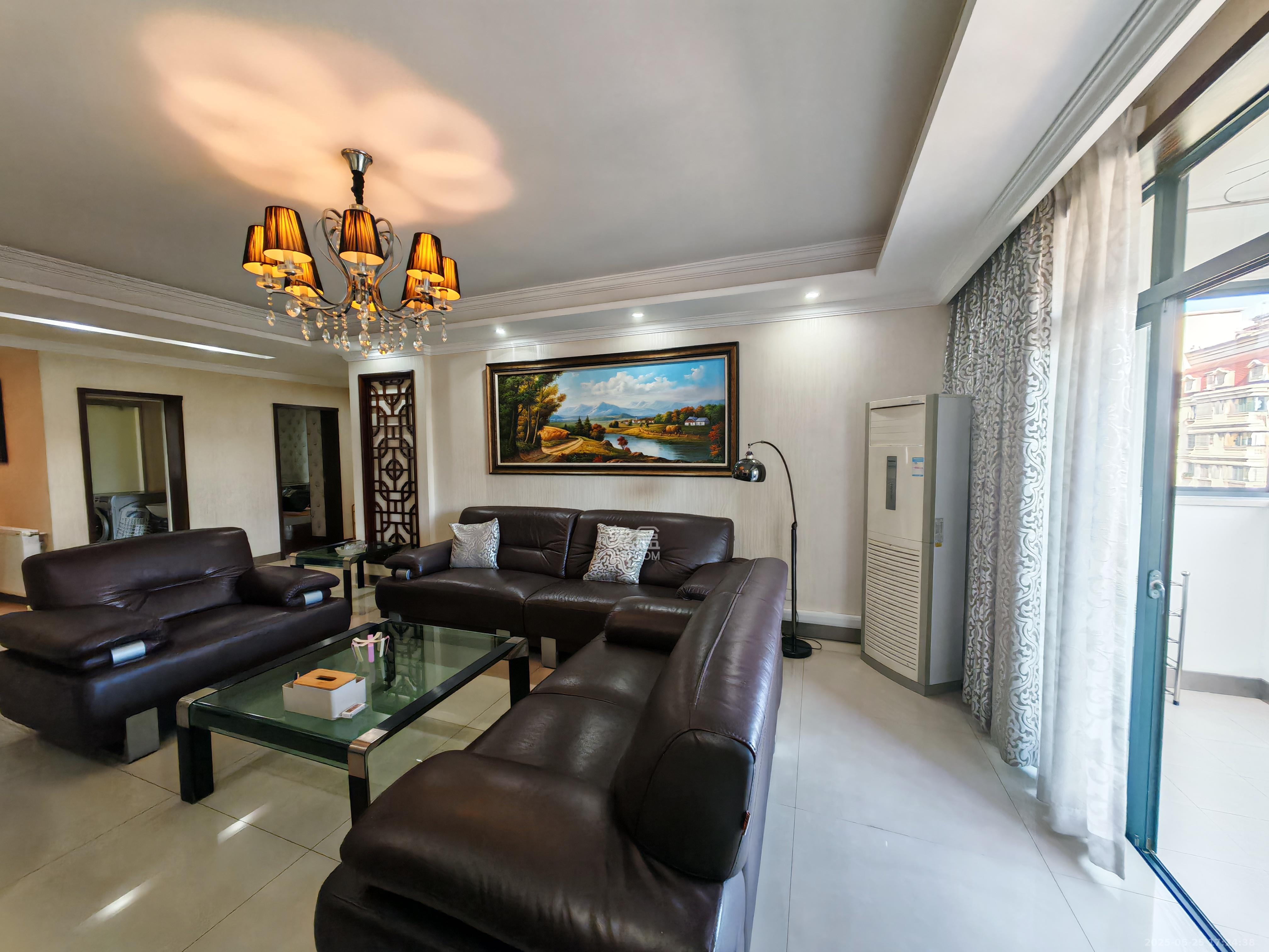 世嘉国际华城  3室2厅2卫    4500.0元/月 世嘉国际华城  3室2厅2卫    4500.0元/月