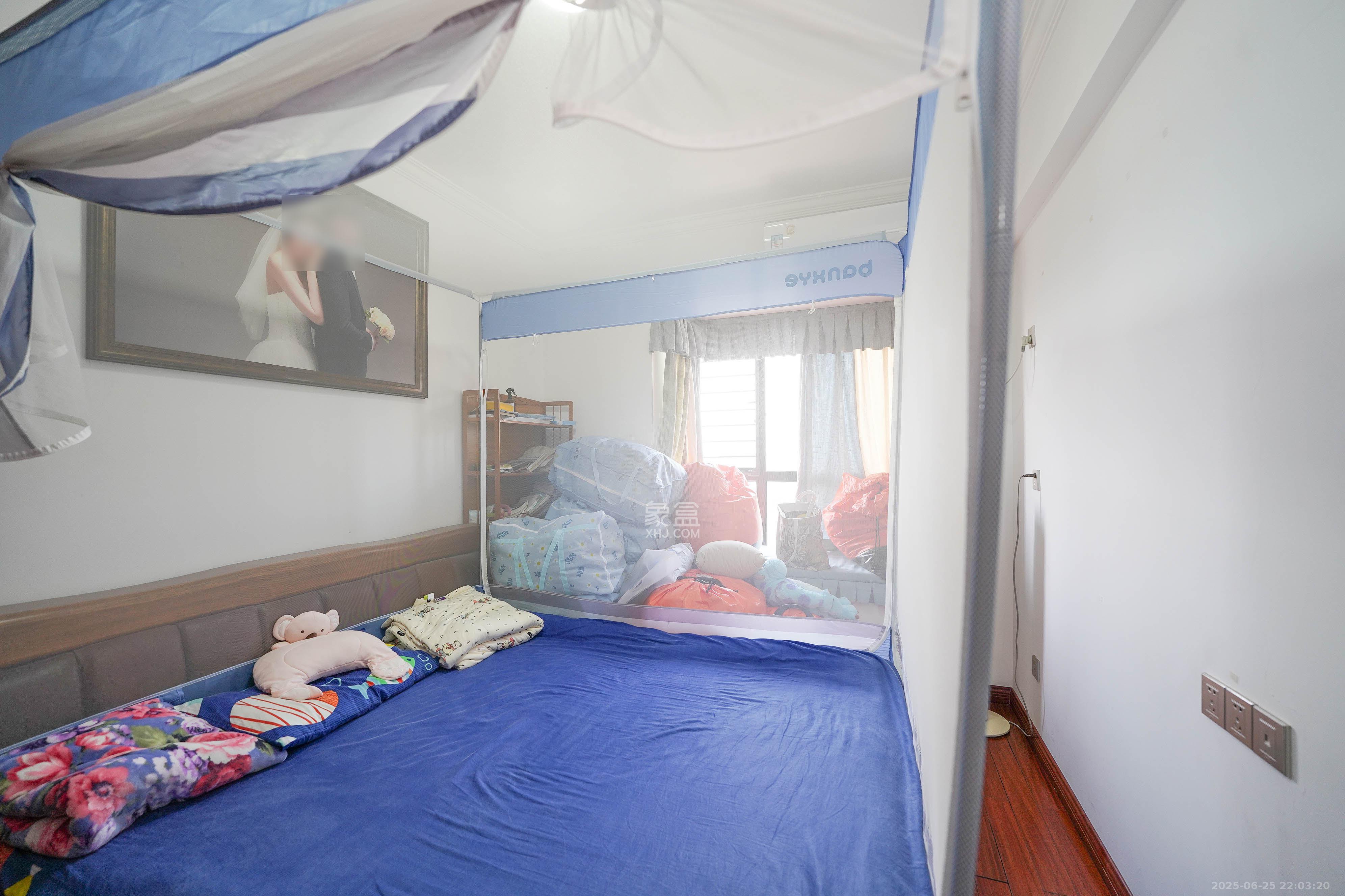 碧桂园公园壹号(凯怡茗苑)  2室2厅2卫    55.0万 碧桂园公园壹号(凯怡茗苑)  2室2厅2卫    55.0万卧室