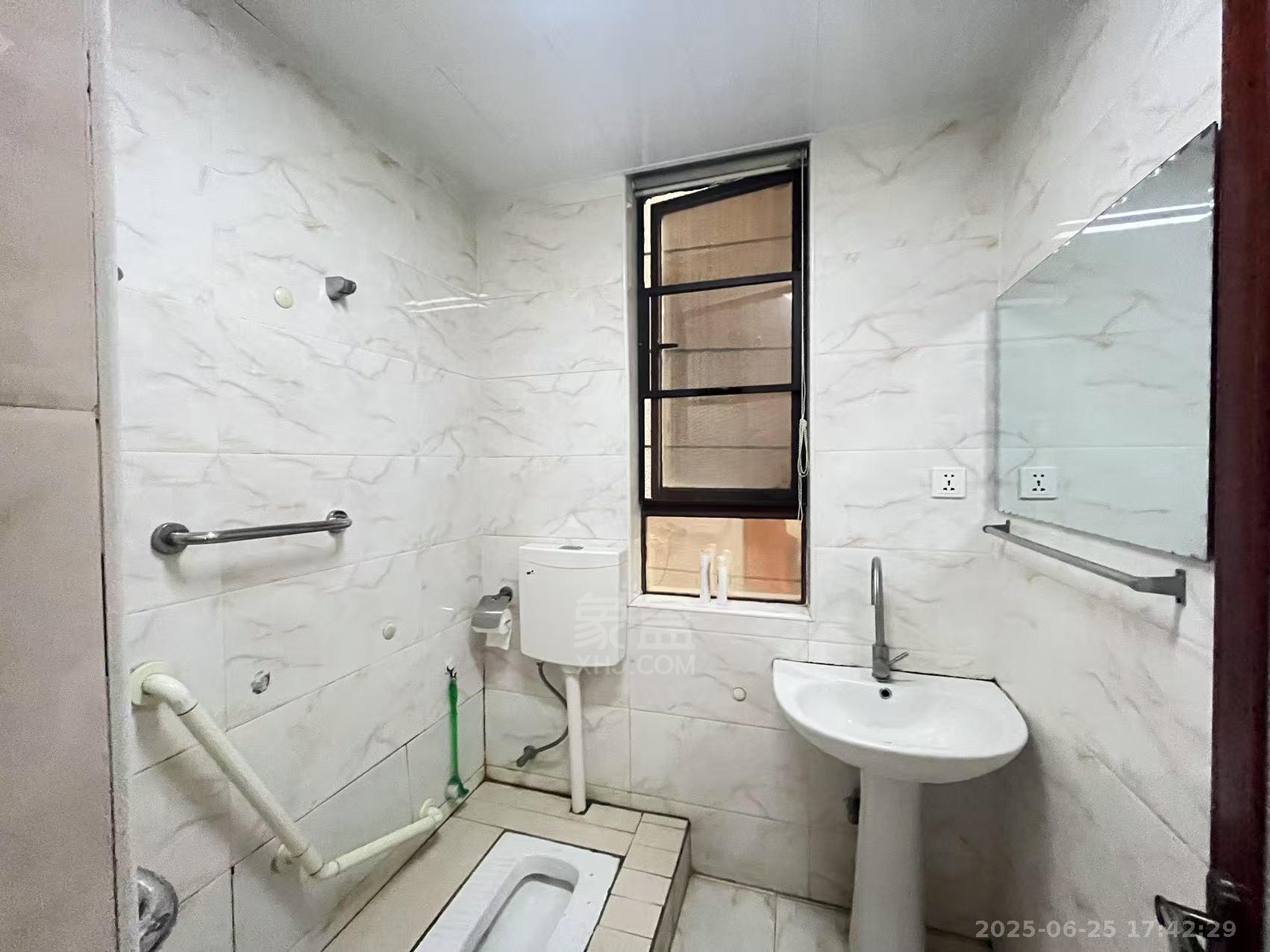 中欧昆仑首府 3室2厅2卫 2000.0元/月 中欧昆仑首府 3室2厅2卫 2000.0元/月室内图