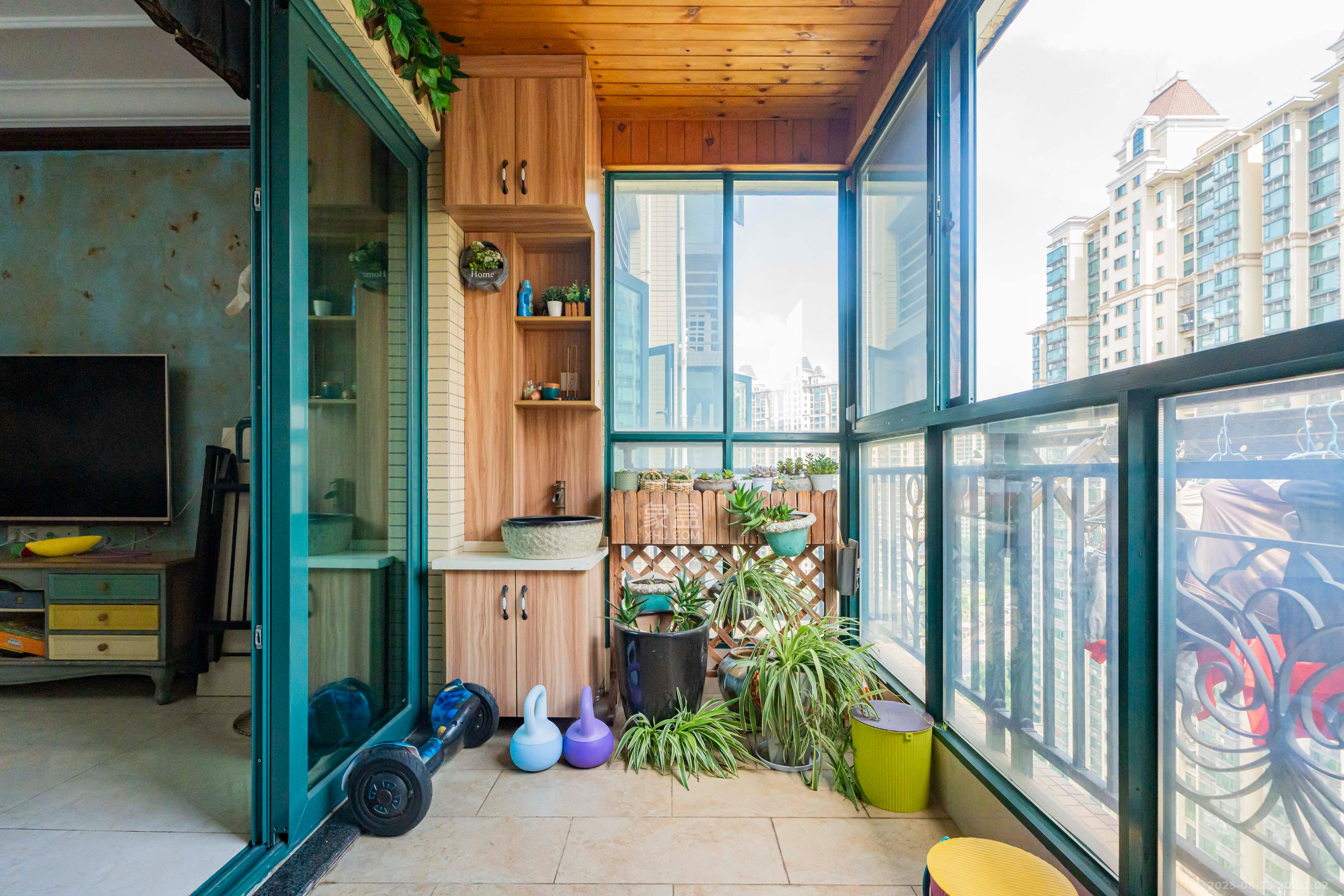 恒大雅苑  3室2厅2卫    110.0万阳台