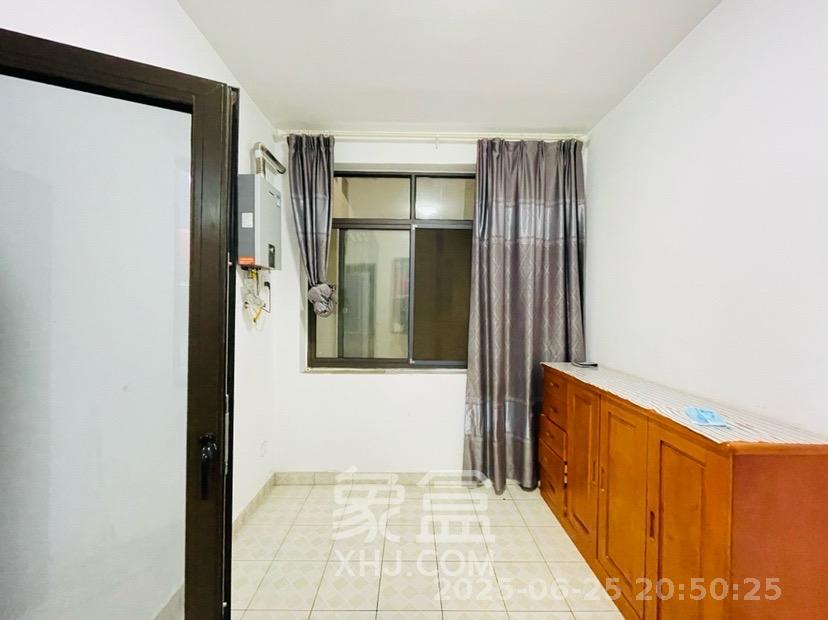 地质家园一、二期(地泰人民公馆) 3室2厅2卫 4300.0元/月 地质家园一、二期(地泰人民公馆) 3室2厅2卫 4300.0元/月室内图