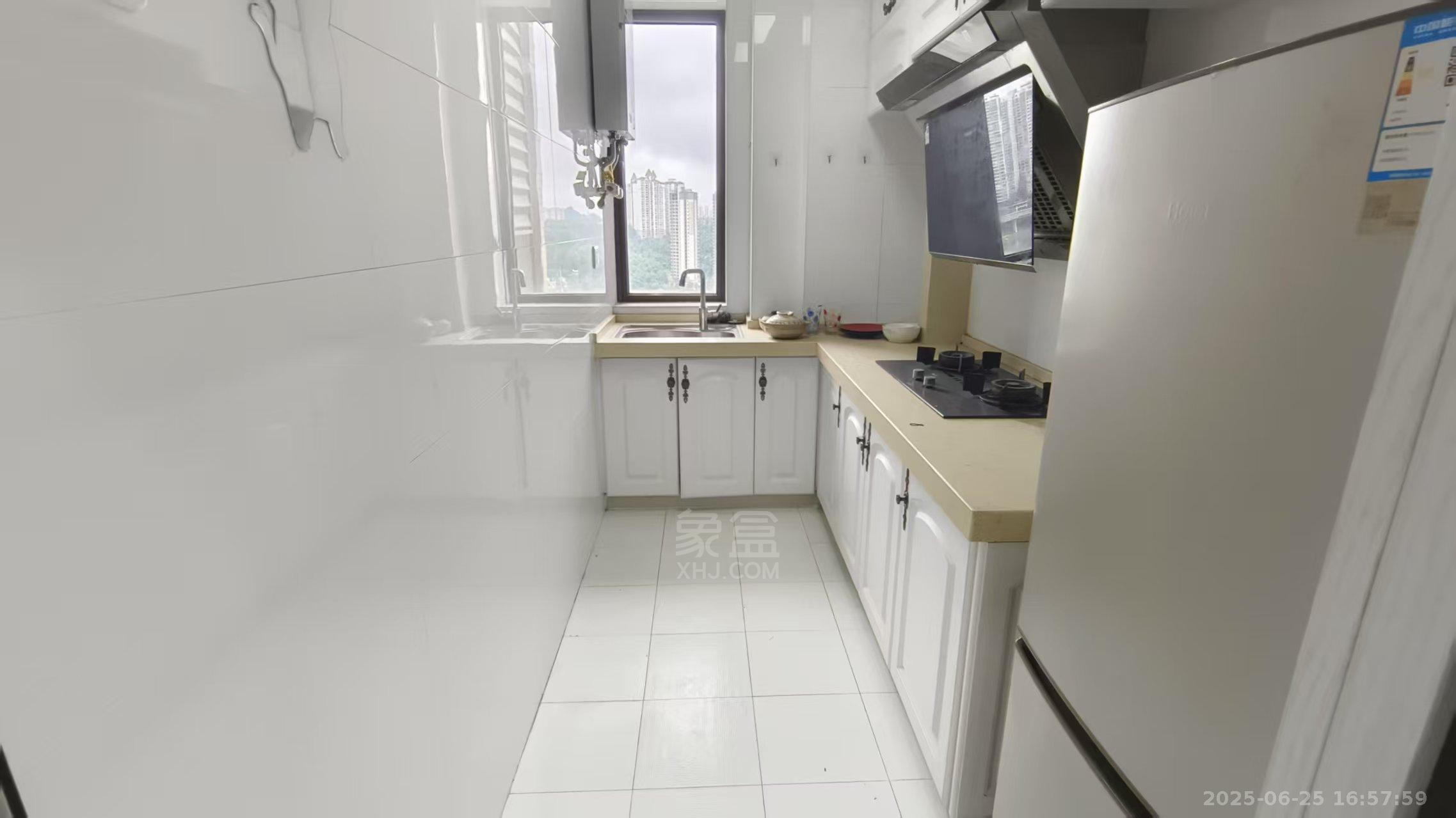 中泰财富湘江 2室2厅1卫 2100.0元/月 中泰财富湘江 2室2厅1卫 2100.0元/月室内图