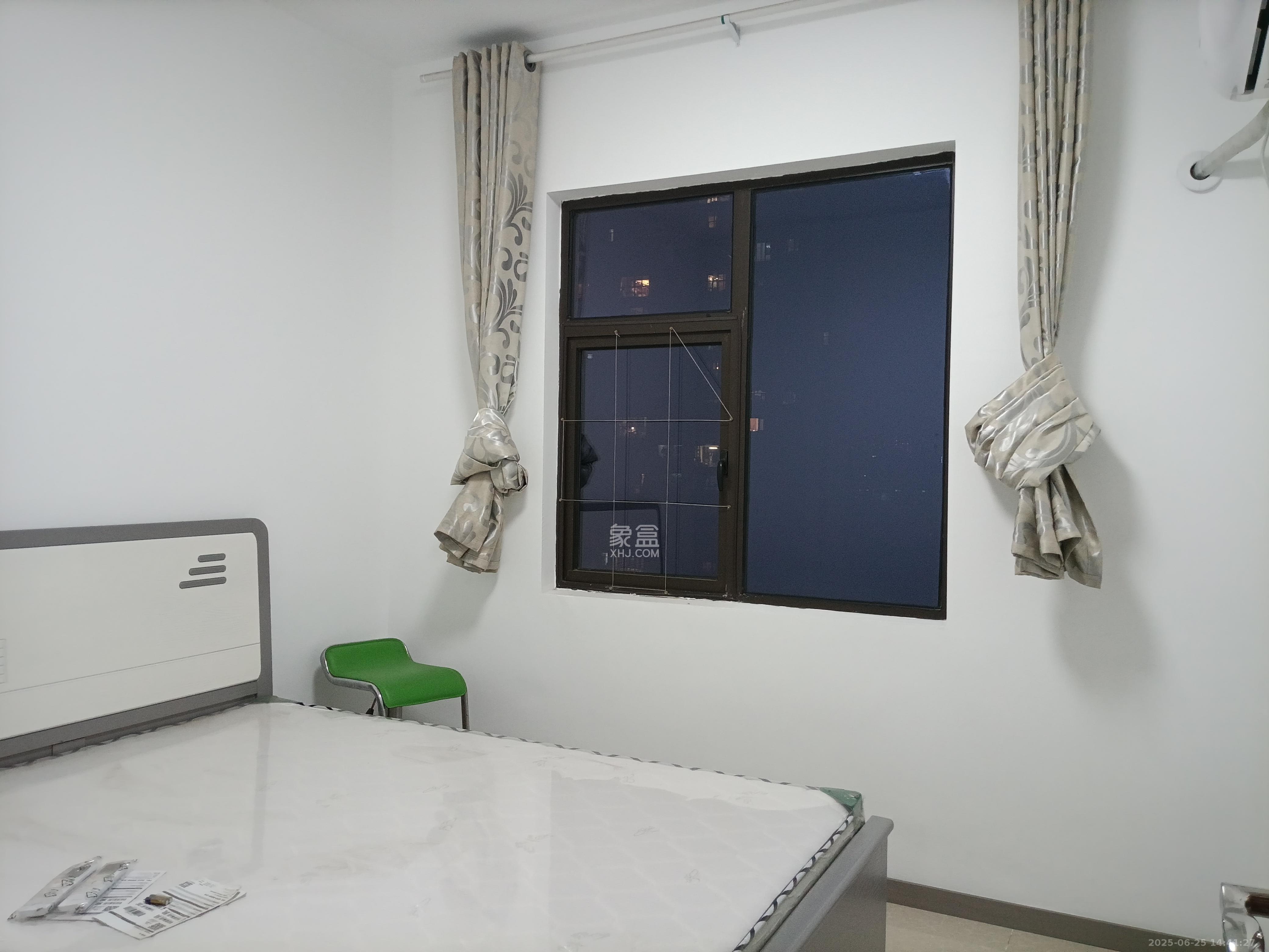 德润小区(丰升德润小区) 4室2厅2卫 3200.0元/月 德润小区(丰升德润小区) 4室2厅2卫 3200.0元/月室内图