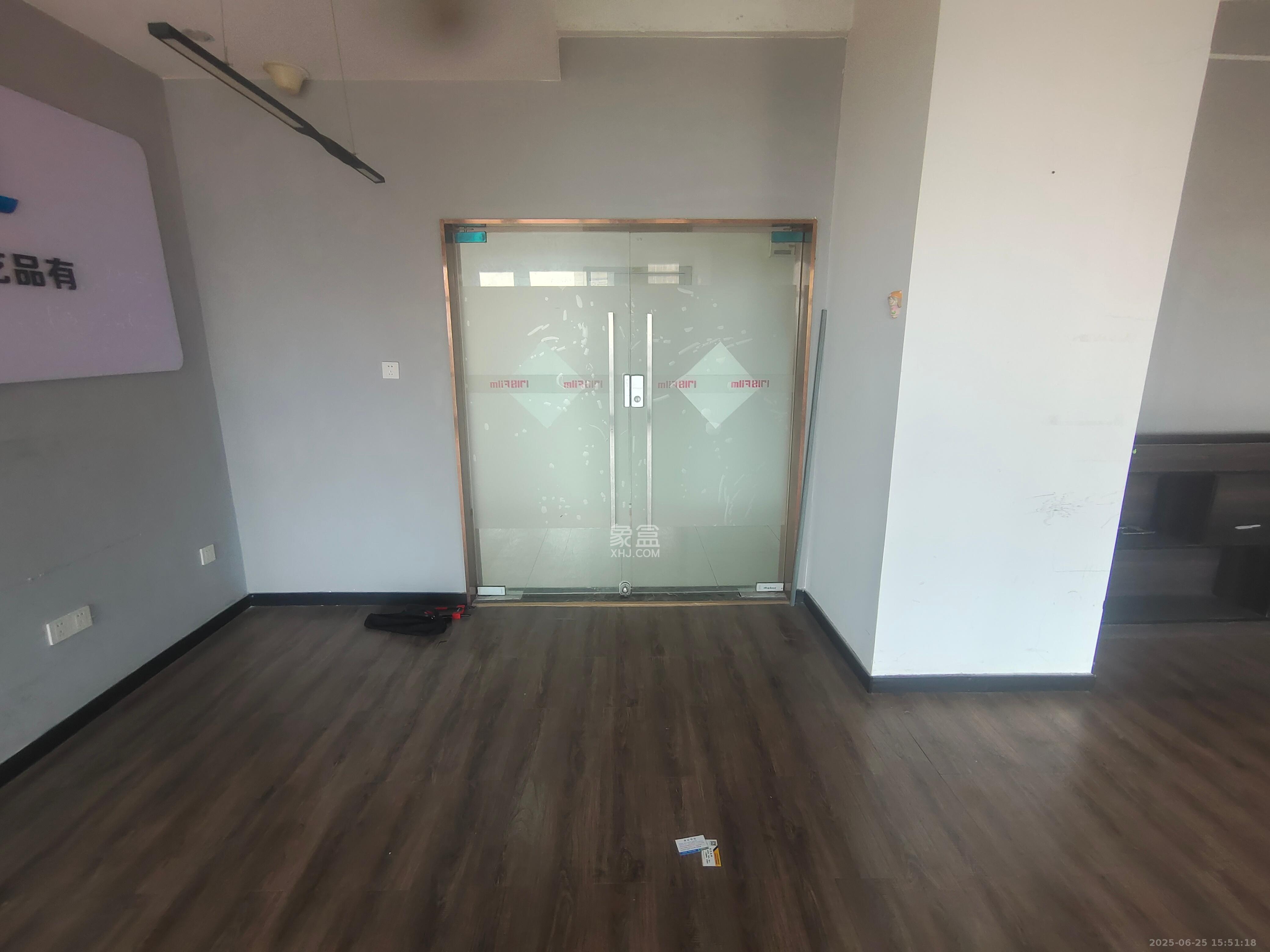 奥克斯缔壹城   129.0㎡      3000.0元/月室内图