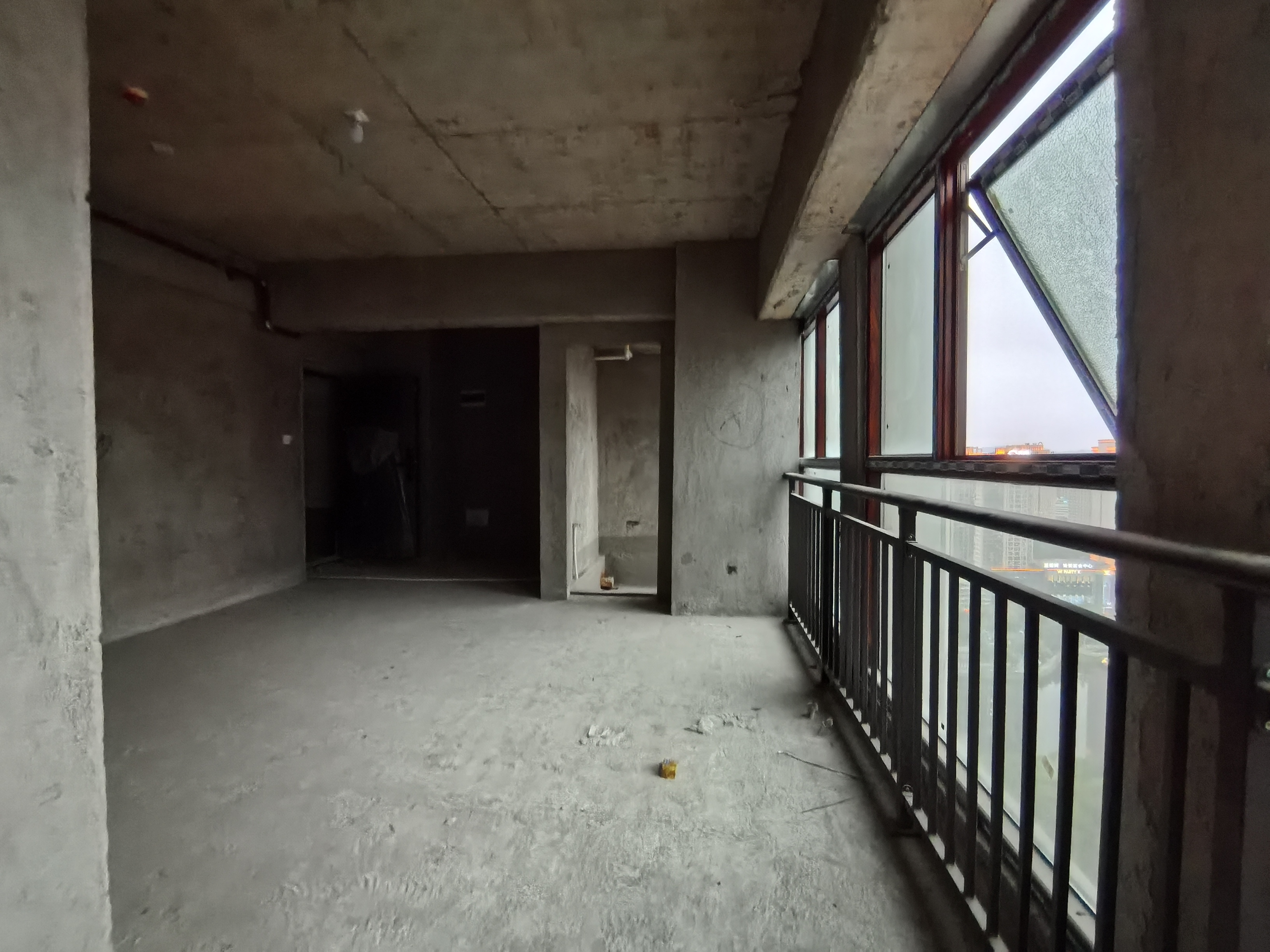 棠湖城市场广场 1室0厅0卫 26.98万 棠湖城市场广场 1室0厅0卫 26.98万客厅