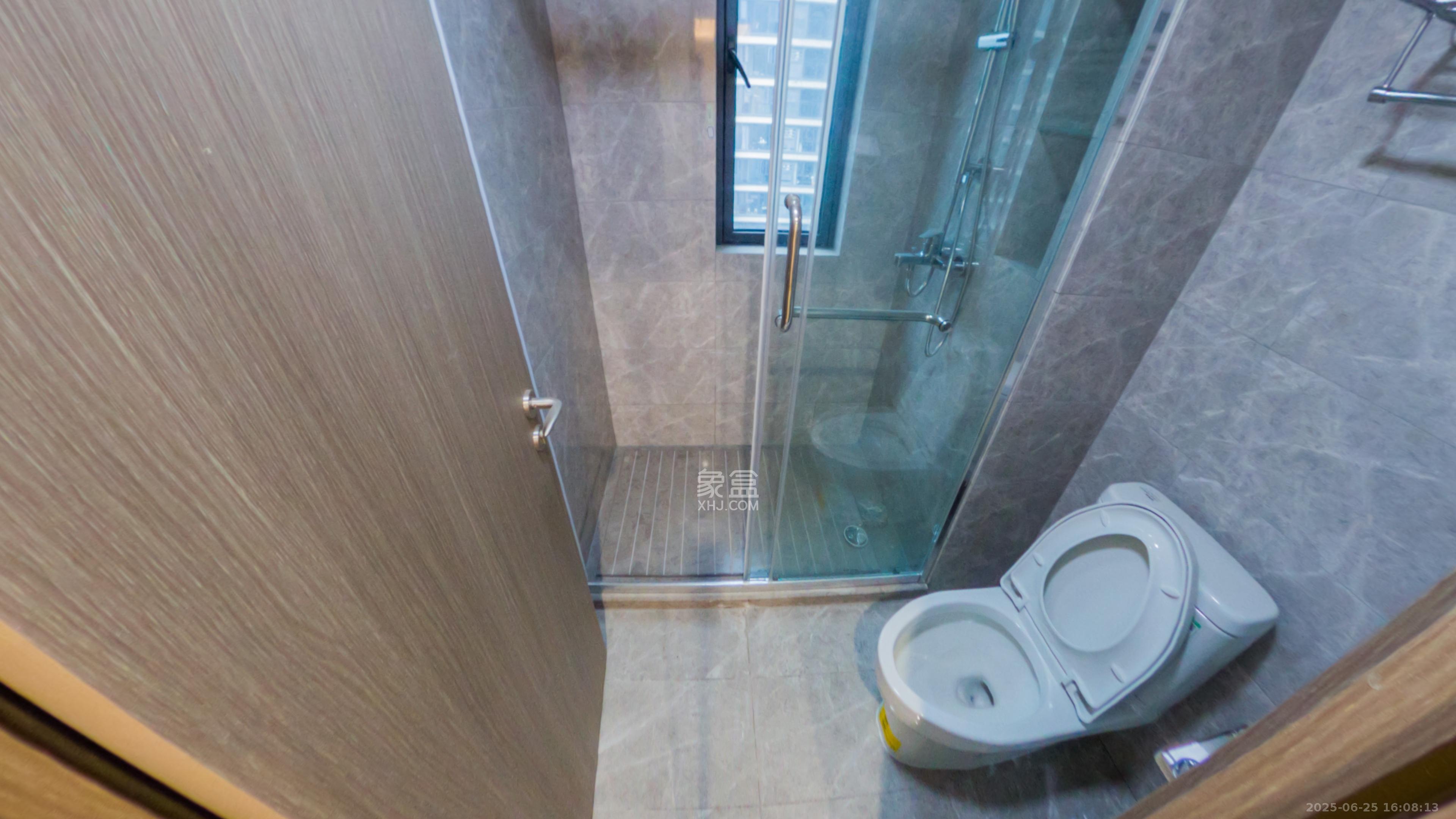 旭辉雨花郡 4室2厅2卫 198.0万 旭辉雨花郡 4室2厅2卫 198.0万卫生间