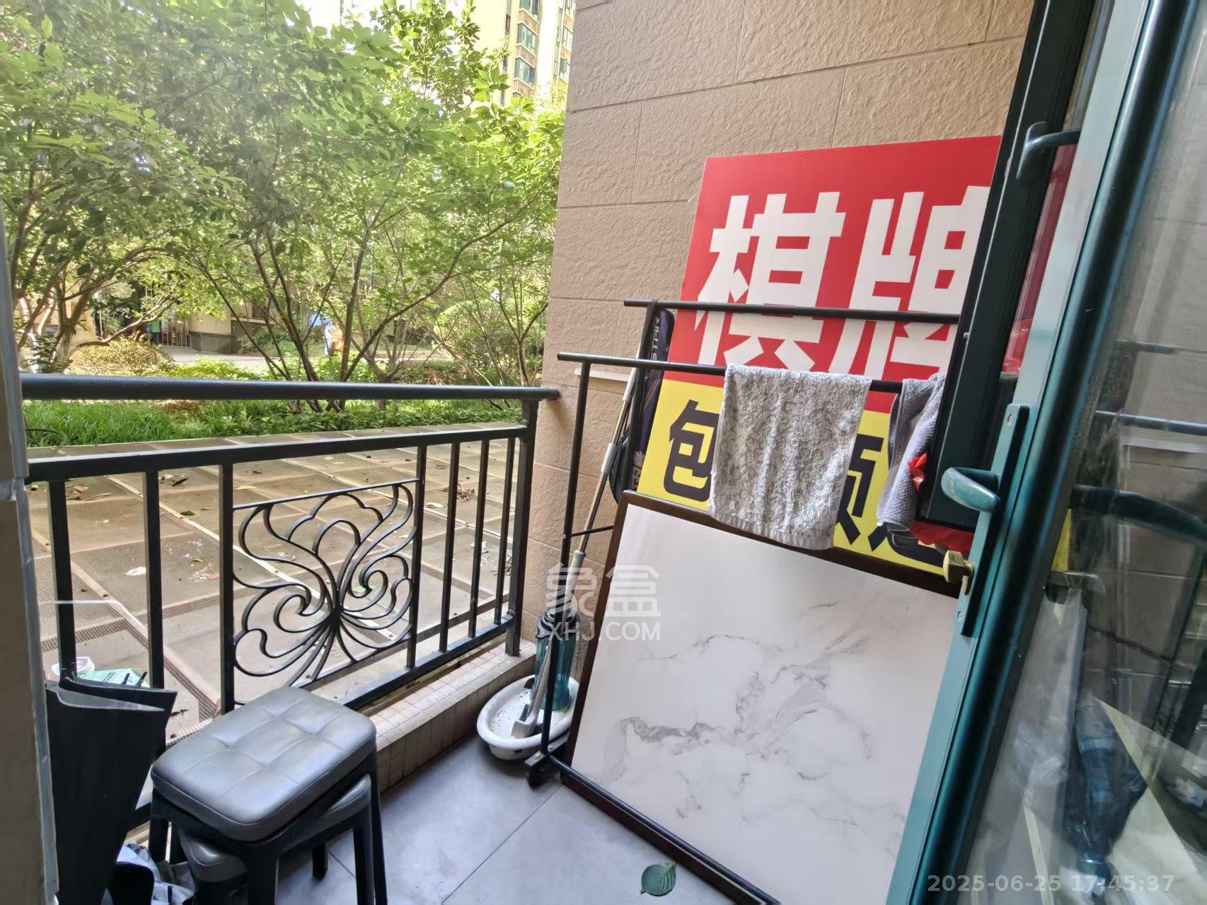 恒大翡翠华庭 3室2厅2卫 4500.0元/月 恒大翡翠华庭 3室2厅2卫 4500.0元/月室内图