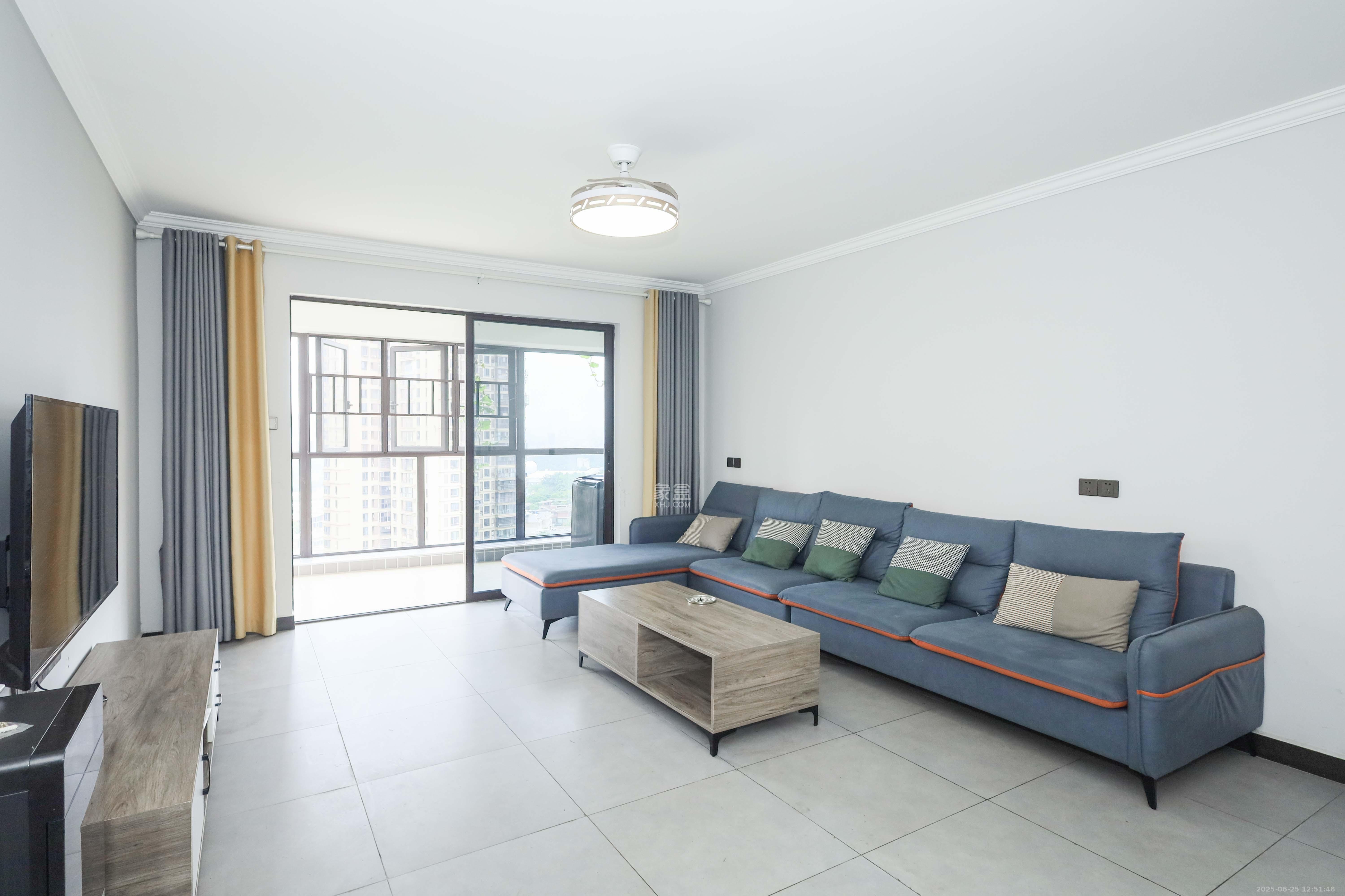 保利麓谷林语F区  4室2厅2卫    118.0万 保利麓谷林语F区  4室2厅2卫    118.0万客厅