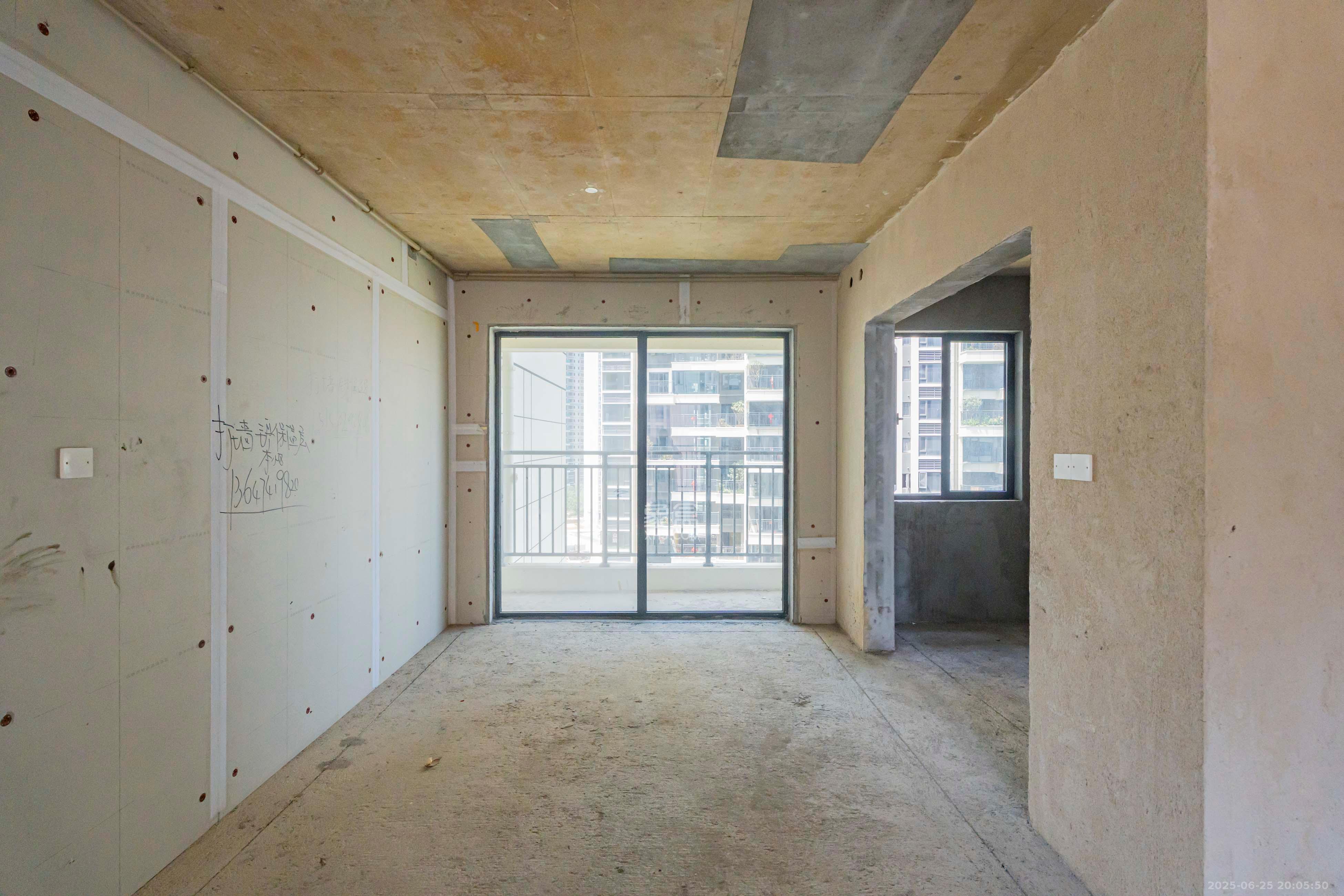 保利和光尘樾 4室2厅2卫 142.0万 保利和光尘樾 4室2厅2卫 142.0万客厅