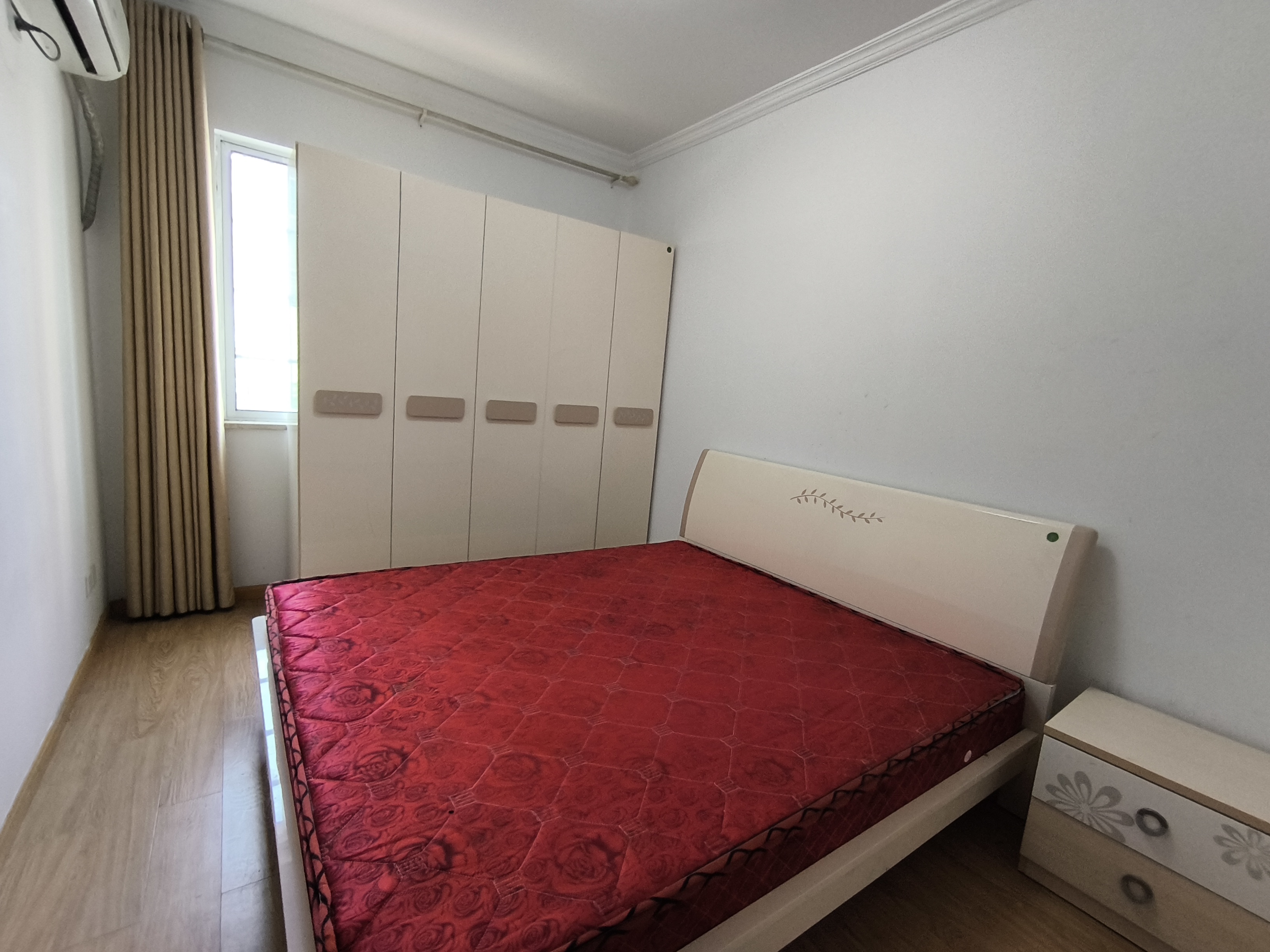 仁济新村  4室0厅0卫   2100.00元/月室内图