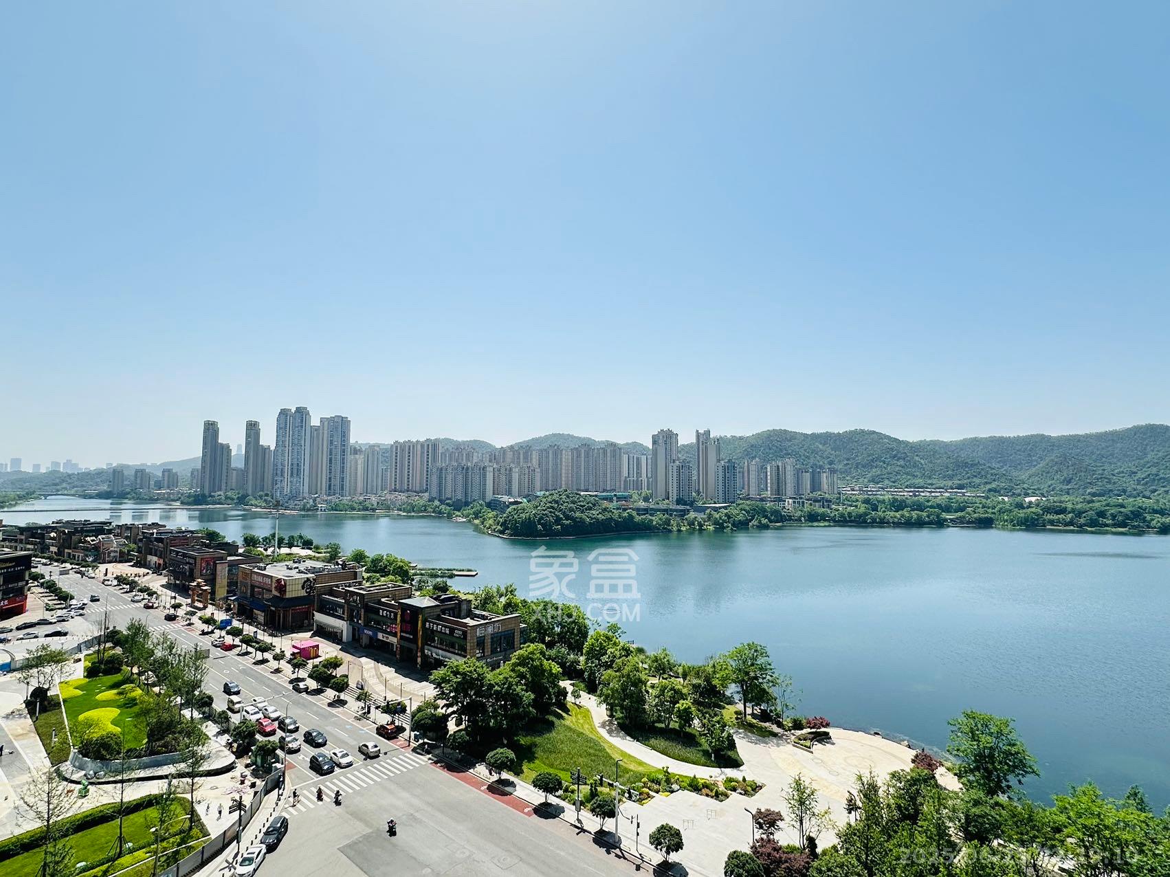 天祥水晶湾  4室2厅2卫   5000.00元/月室内图