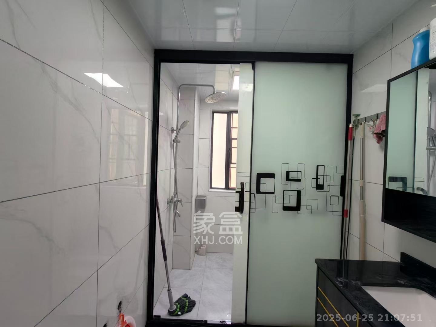 金南家园三期  3室2厅2卫   2700.00元/月室内图