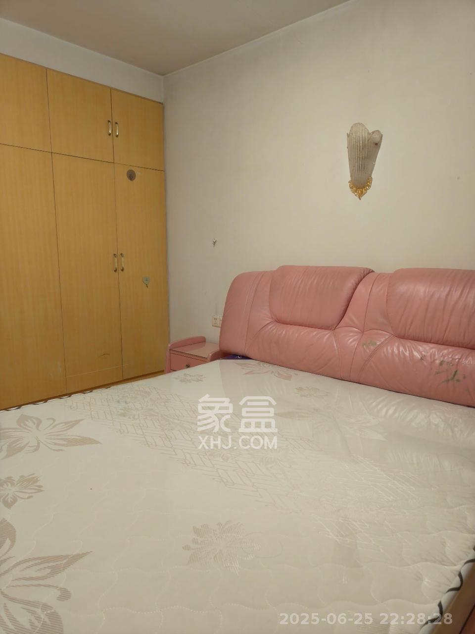 德润园 3室2厅2卫 2300.0元/月 德润园 3室2厅2卫 2300.0元/月室内图