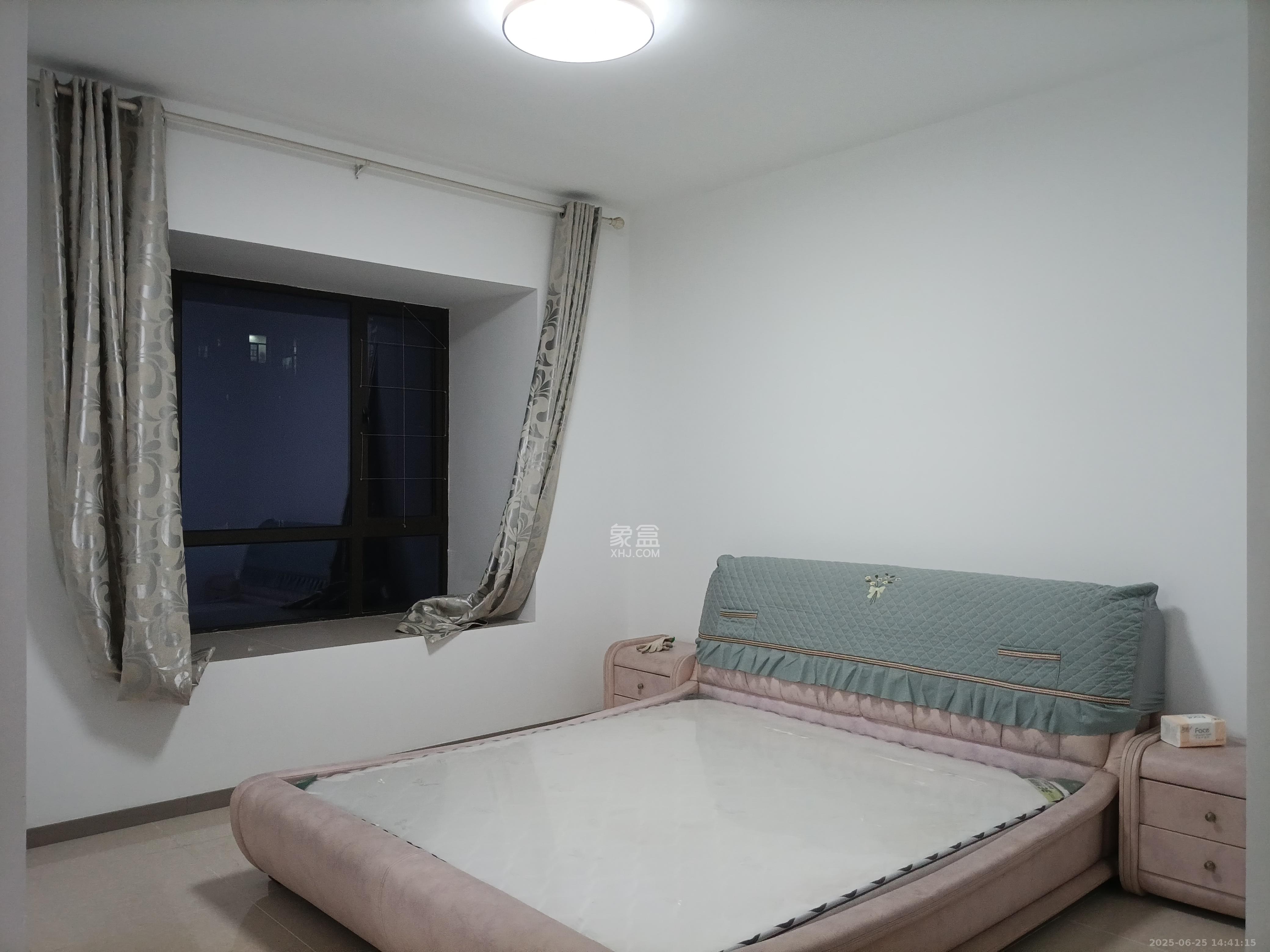 德润小区(丰升德润小区) 4室2厅2卫 3200.0元/月 德润小区(丰升德润小区) 4室2厅2卫 3200.0元/月室内图