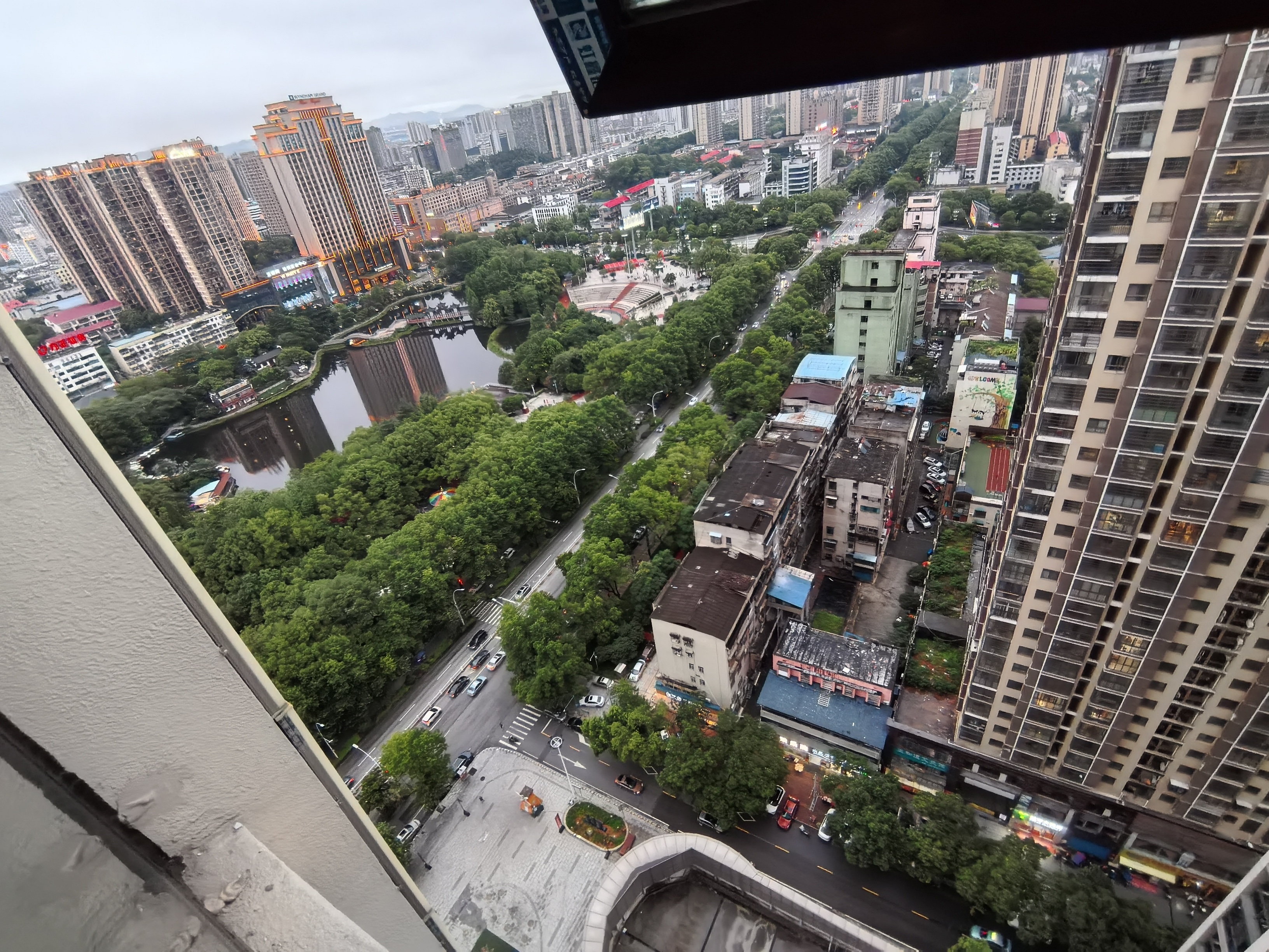 棠湖城市场广场 1室0厅0卫 26.98万 棠湖城市场广场 1室0厅0卫 26.98万客厅