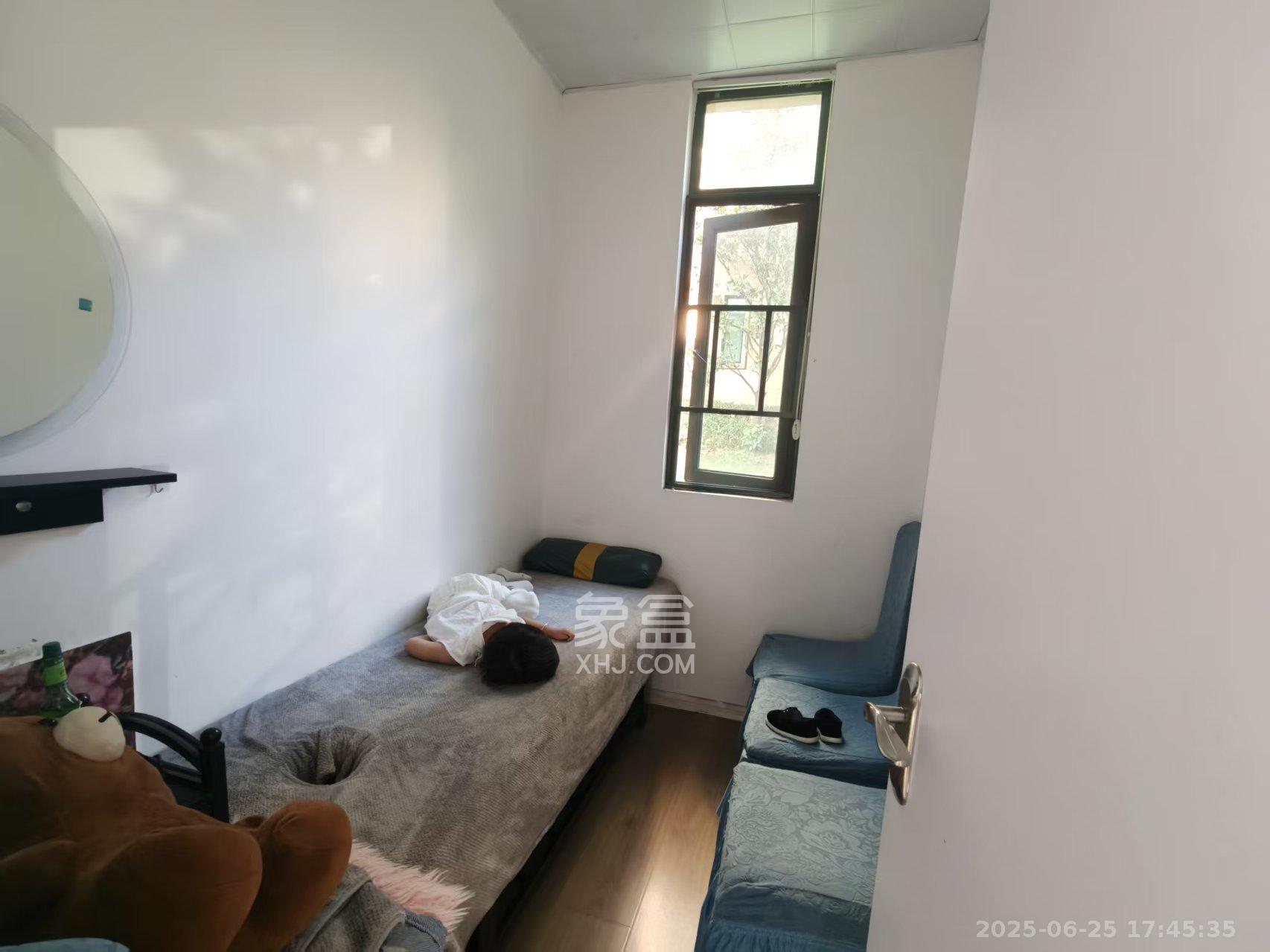 恒大翡翠华庭 3室2厅2卫 4500.0元/月 恒大翡翠华庭 3室2厅2卫 4500.0元/月室内图