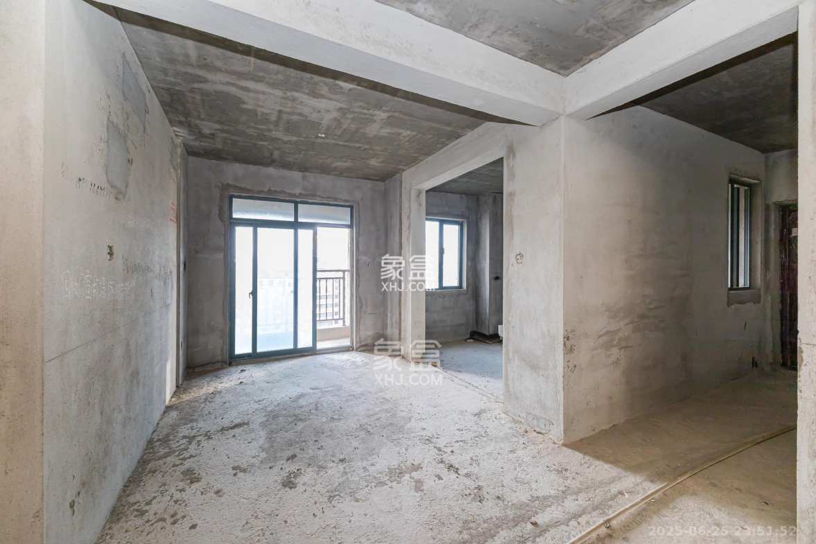 金湘苑(星澜之悦) 5室2厅2卫 98.0万 金湘苑(星澜之悦) 5室2厅2卫 98.0万客厅