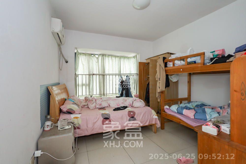 钰龙天下一期  3室2厅2卫   2600.00元/月室内图