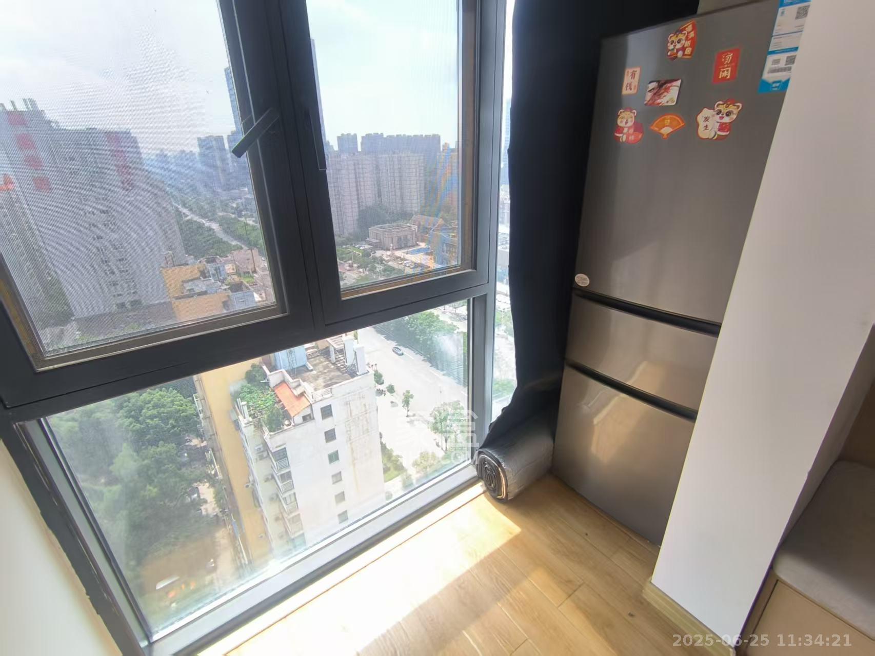 美林美寓  1室2厅1卫   2500.00元/月室内图