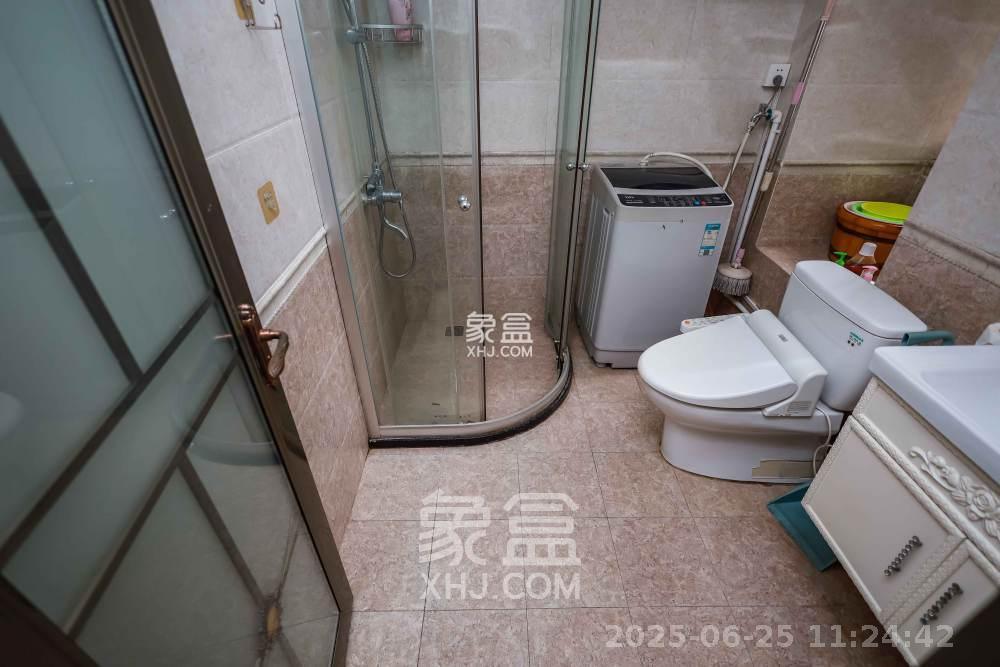 卓越蔚蓝海岸三期  3室2厅1卫   3200.00元/月室内图