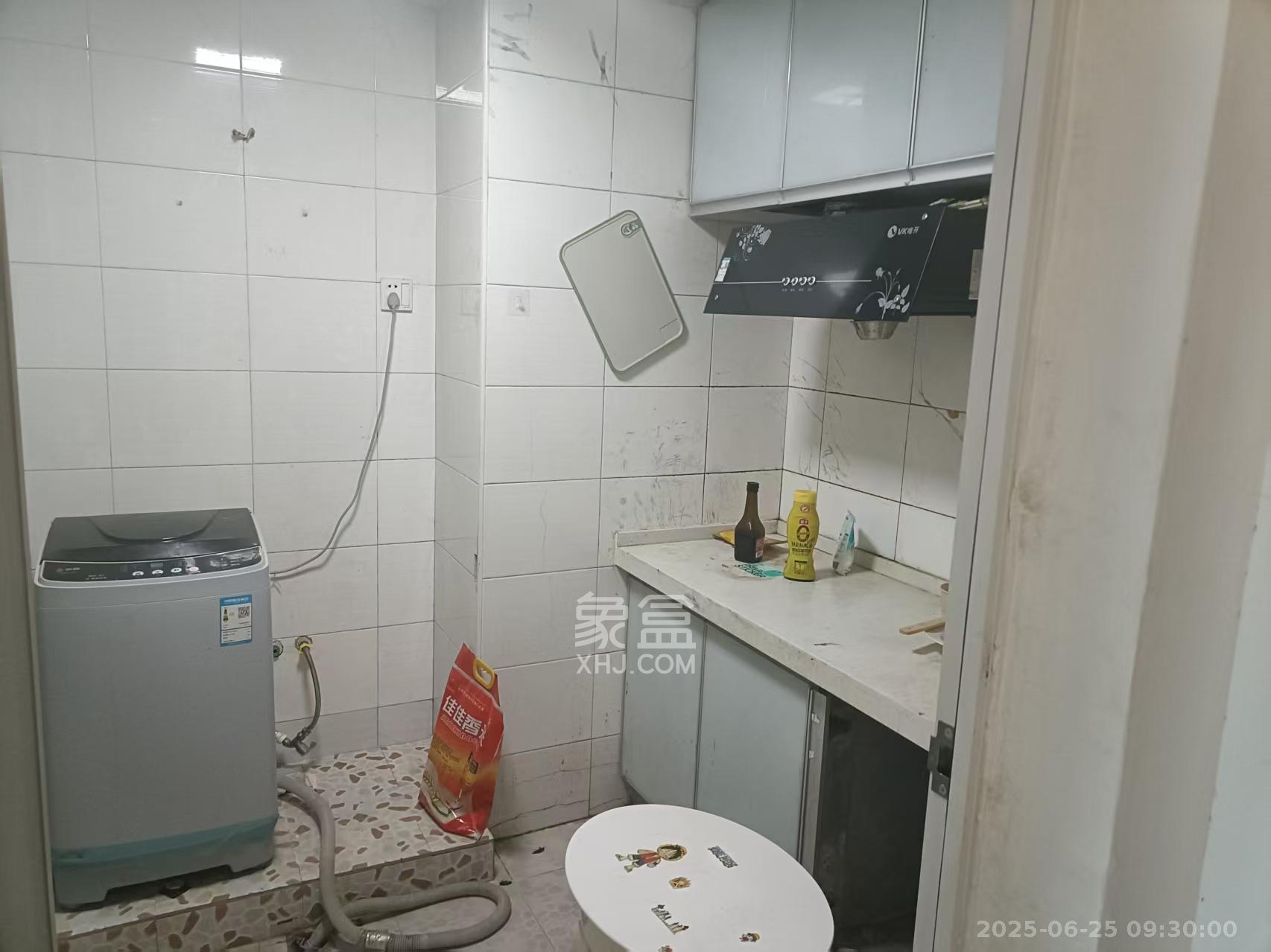 红星商务楼(红星蔬菜批发大市场)  1室1厅1卫    1000.0元/月 红星商务楼(红星蔬菜批发大市场)  1室1厅1卫    1000.0元/月室内图