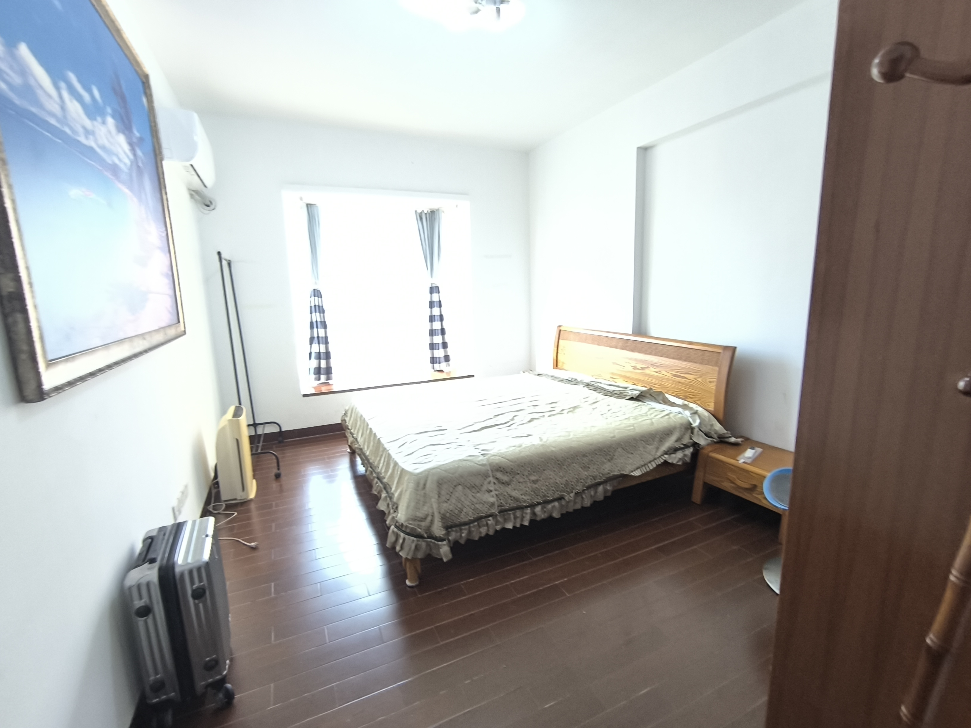 海岛阳光二期  4室2厅2卫    3300.0元/月室内图