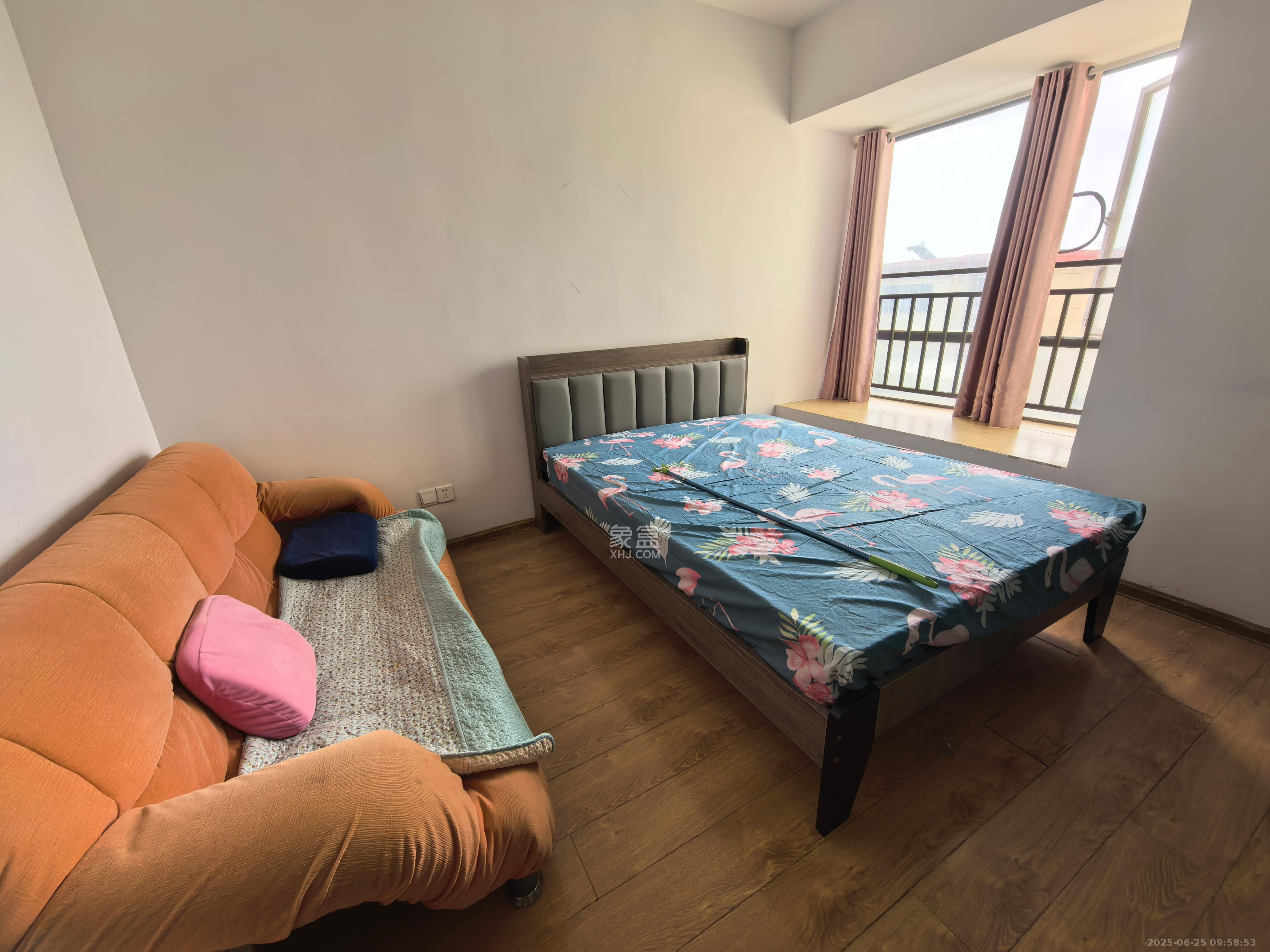 兰亭峰景  2室2厅1卫   2300.00元/月室内图