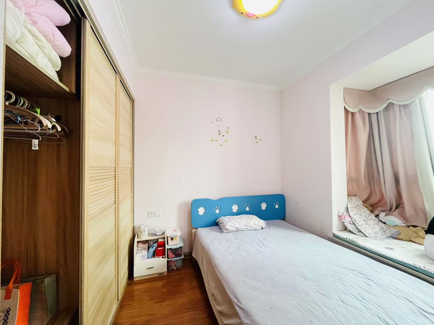 高盛澧园一二期  3室2厅2卫    72.0万 高盛澧园一二期  3室2厅2卫    72.0万客厅