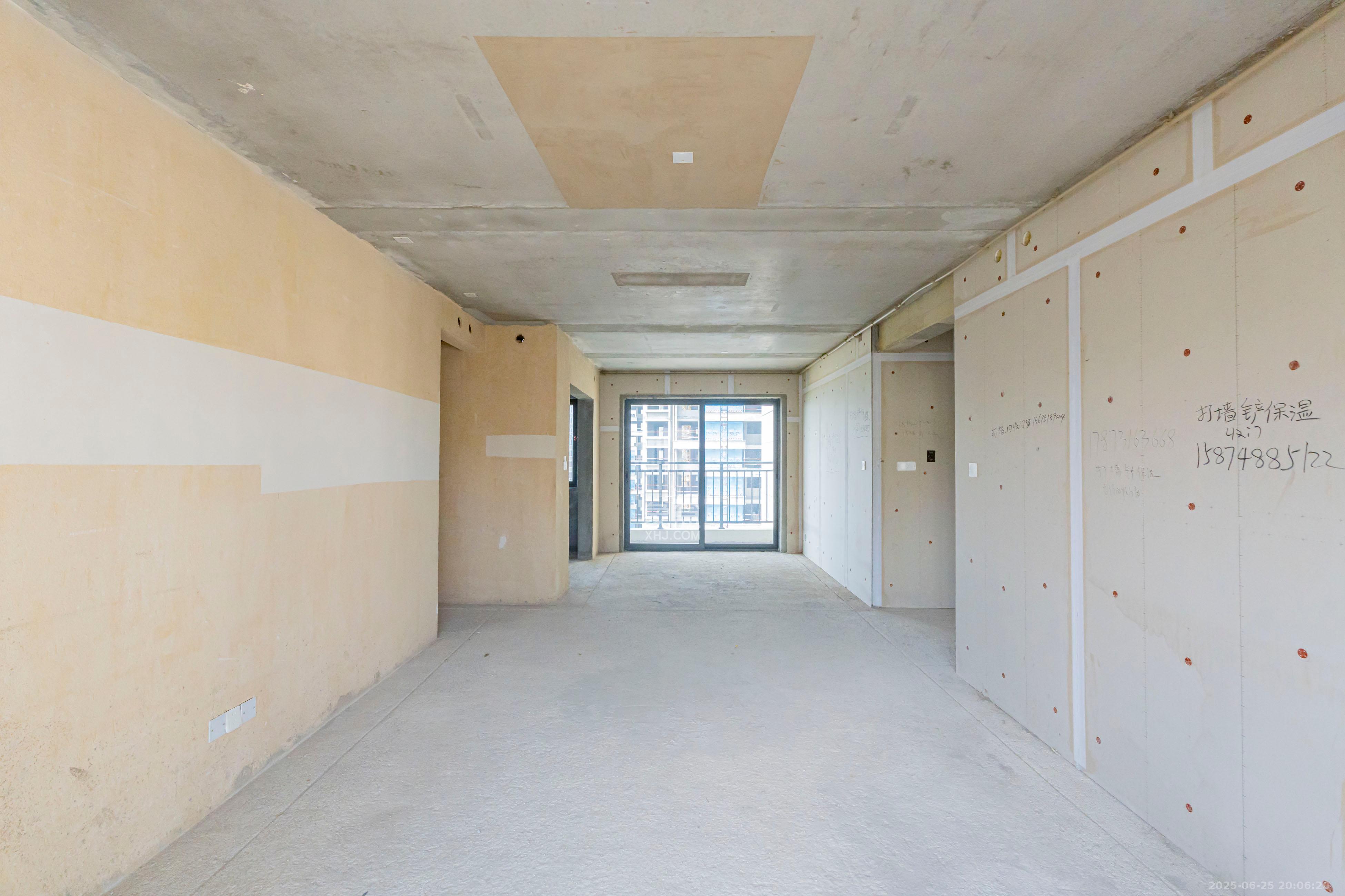 保利和光尘樾 4室2厅2卫 132.0万 保利和光尘樾 4室2厅2卫 132.0万客厅