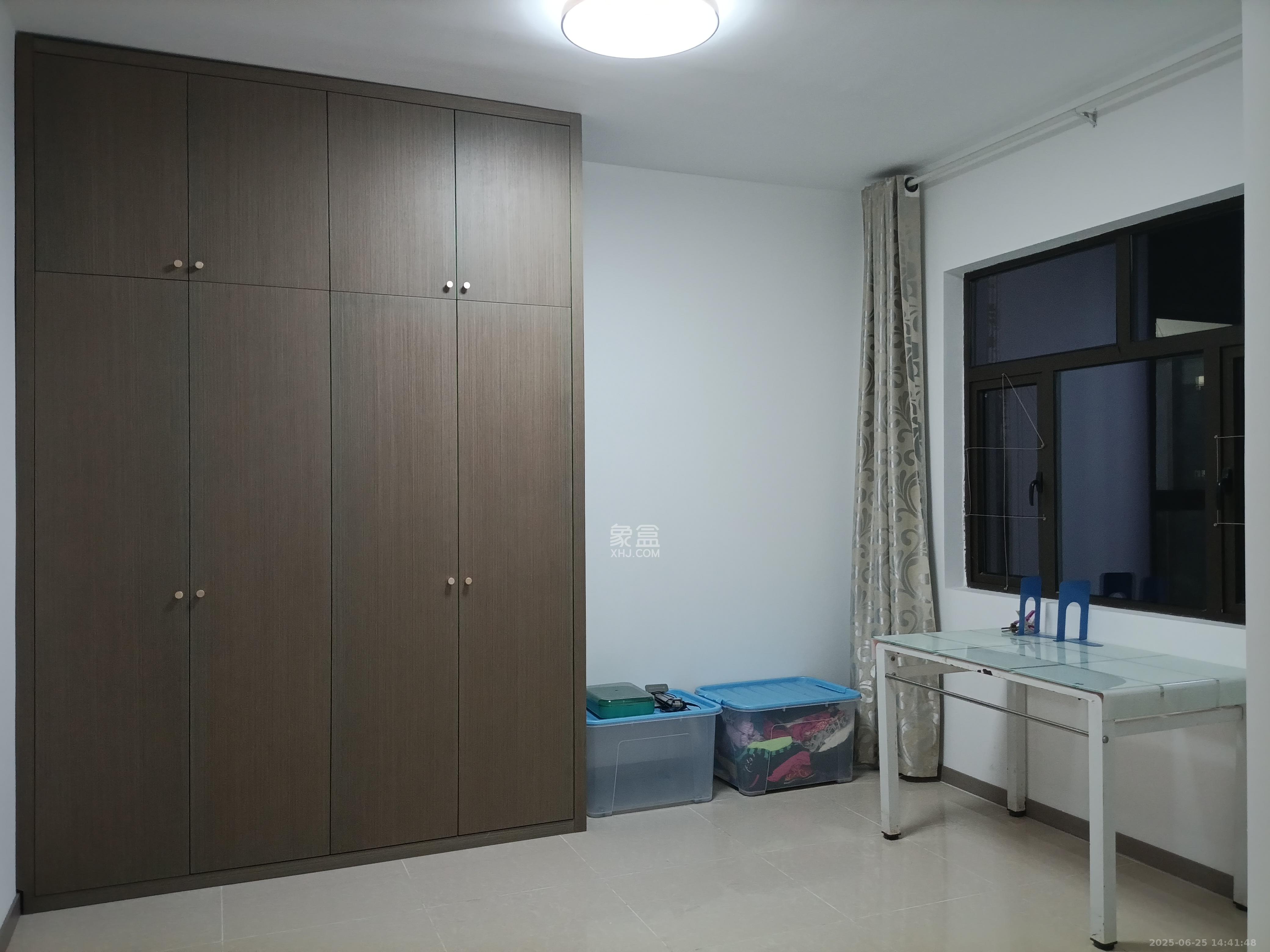 德润小区(丰升德润小区) 4室2厅2卫 3200.0元/月 德润小区(丰升德润小区) 4室2厅2卫 3200.0元/月室内图