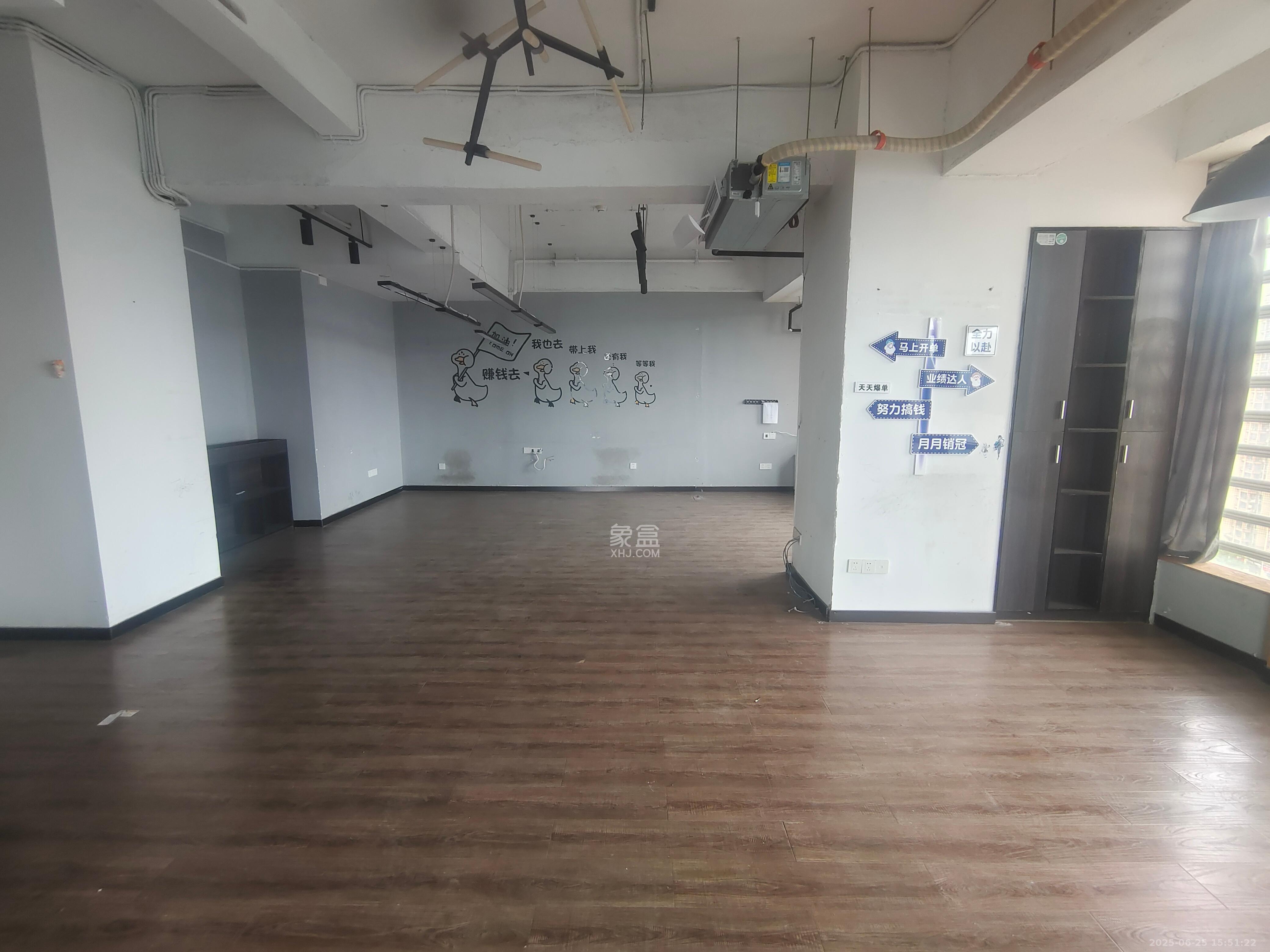 奥克斯缔壹城   129.0㎡      3000.0元/月室内图