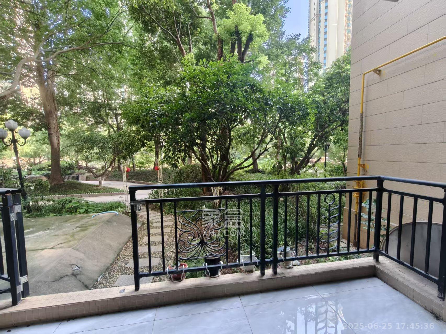 恒大翡翠华庭 3室2厅2卫 4500.0元/月 恒大翡翠华庭 3室2厅2卫 4500.0元/月室内图